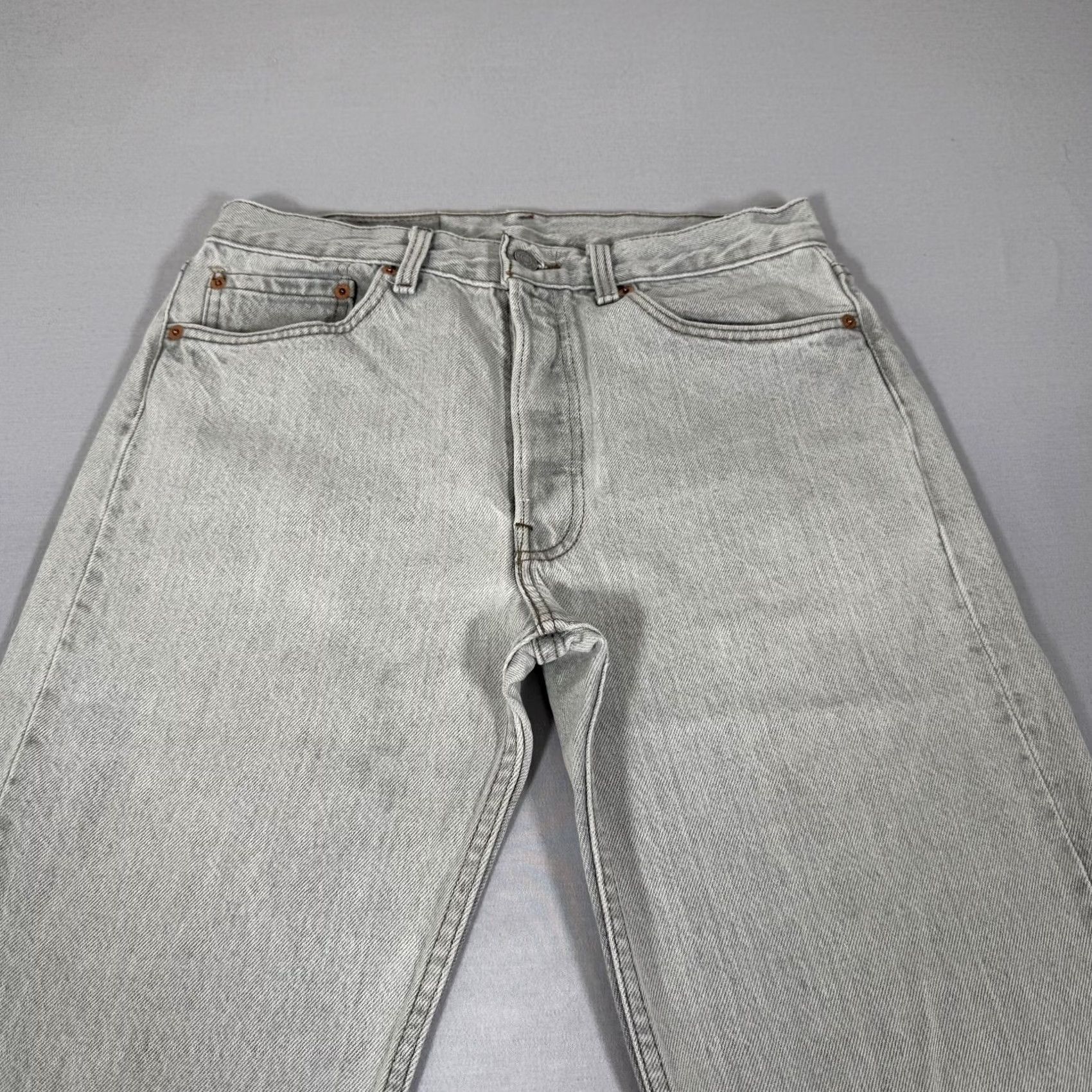Levi's VINTAGE Levi's 501 Jeans Mens 32x34 Gray Light Wash Straight Leg Denim Pants USA 90s Mens Size US 32 / EU 48 - 2 Thumbnail