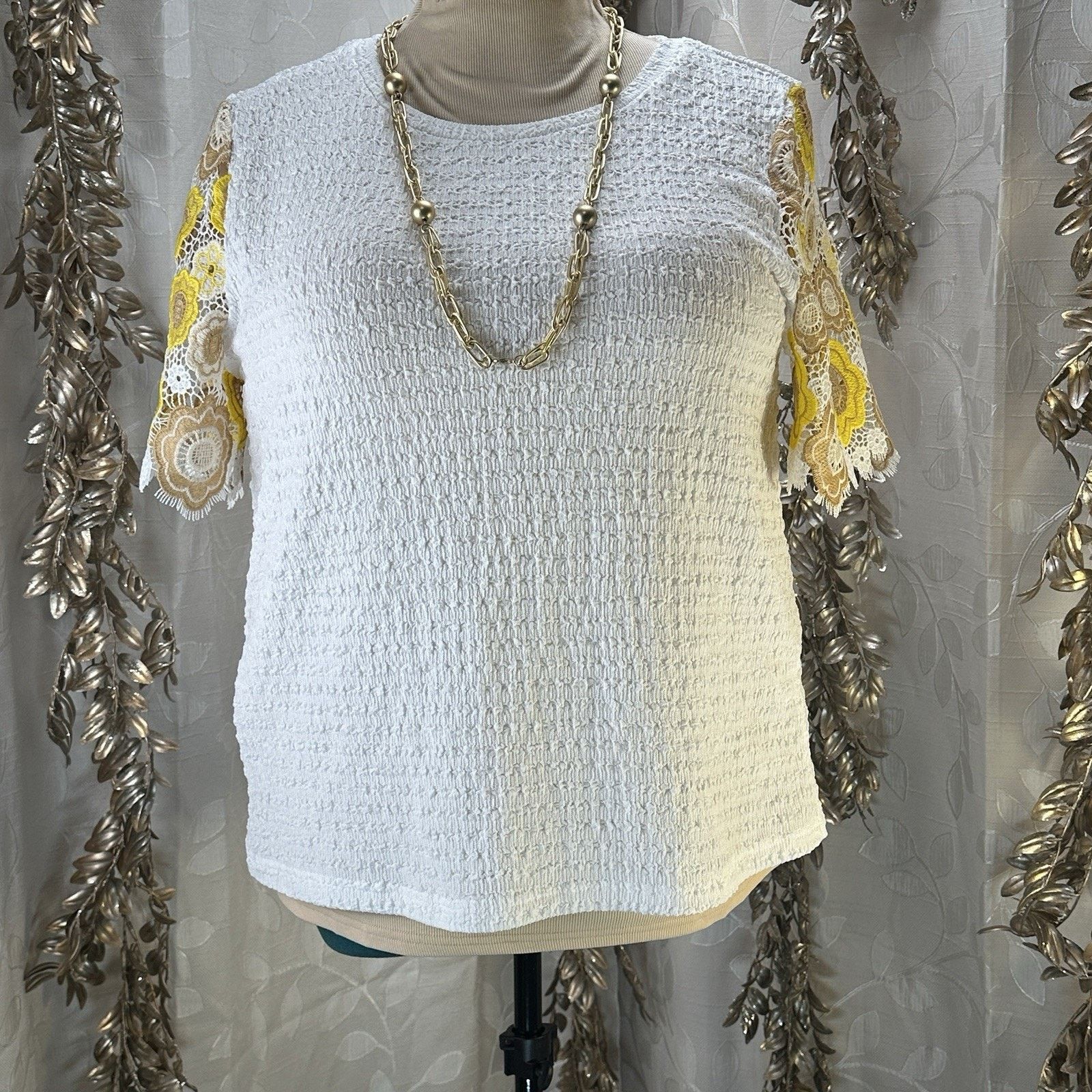 Other Alice Blue 1X White Top Yellow Crochet Floral Sleeve Size XL / US 12-14 / IT 48-50 - 1 Thumbnail