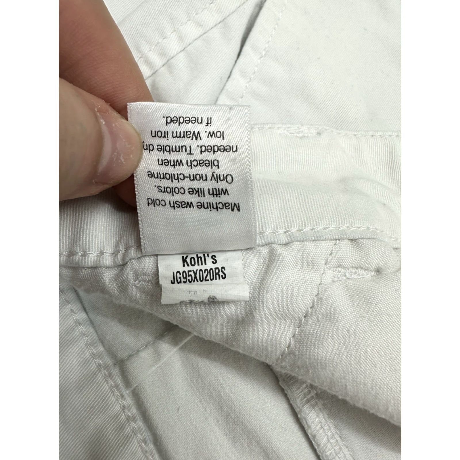 Vintage SO Womens Juniors Shorts Size 17 White Chino - Regular Fit, Mid Rise, 3.5in Inseam, Cotton Lyocell Spandex, Button Zipper, Beach/ Casual, Womens Size 38" / US 16 / IT 52 - 5 Thumbnail