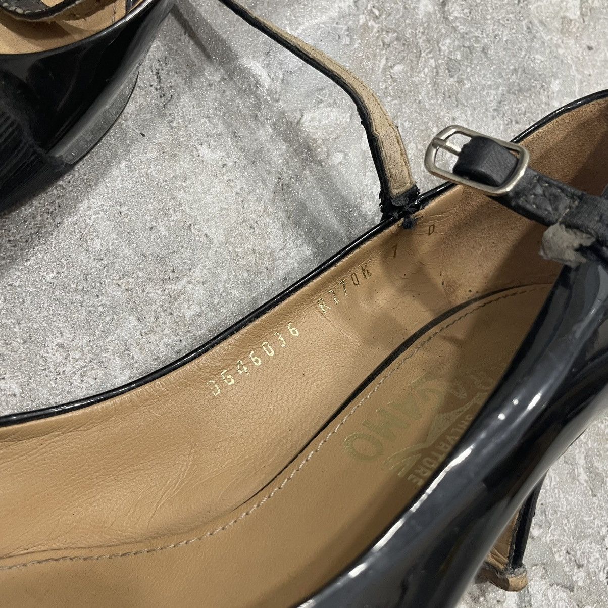 Salvatore Ferragamo OSIMO BLACK PATENT LEATHER VARA BOW LOGO PLATFORM PUMPS 7 B Size US 7 / IT 37 - 2 Thumbnail