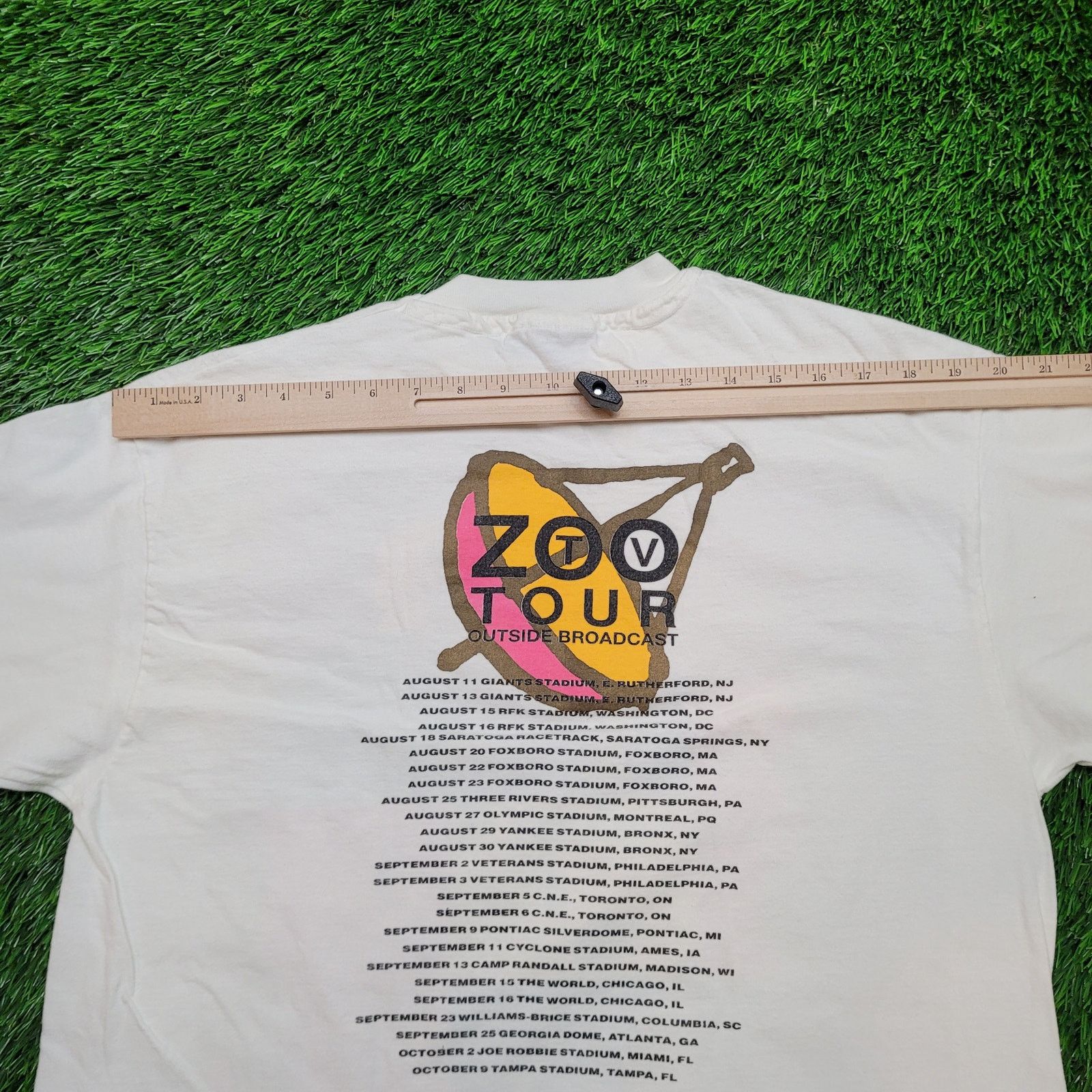 Hanes VTG 92 U2 Zoo TV T-Shirt Mens M Single Stitch USA Made 90s Size US M / EU 48-50 / 2 - 10 Thumbnail