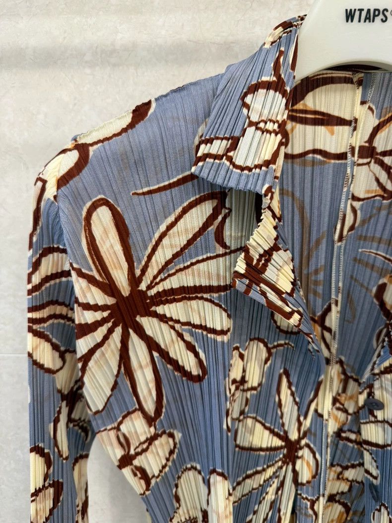 Issey Miyake Issey Miyake size:3 A floral cardigan with a blue backgrou Size XS / US 0-2 / IT 36-38 - 2 Thumbnail