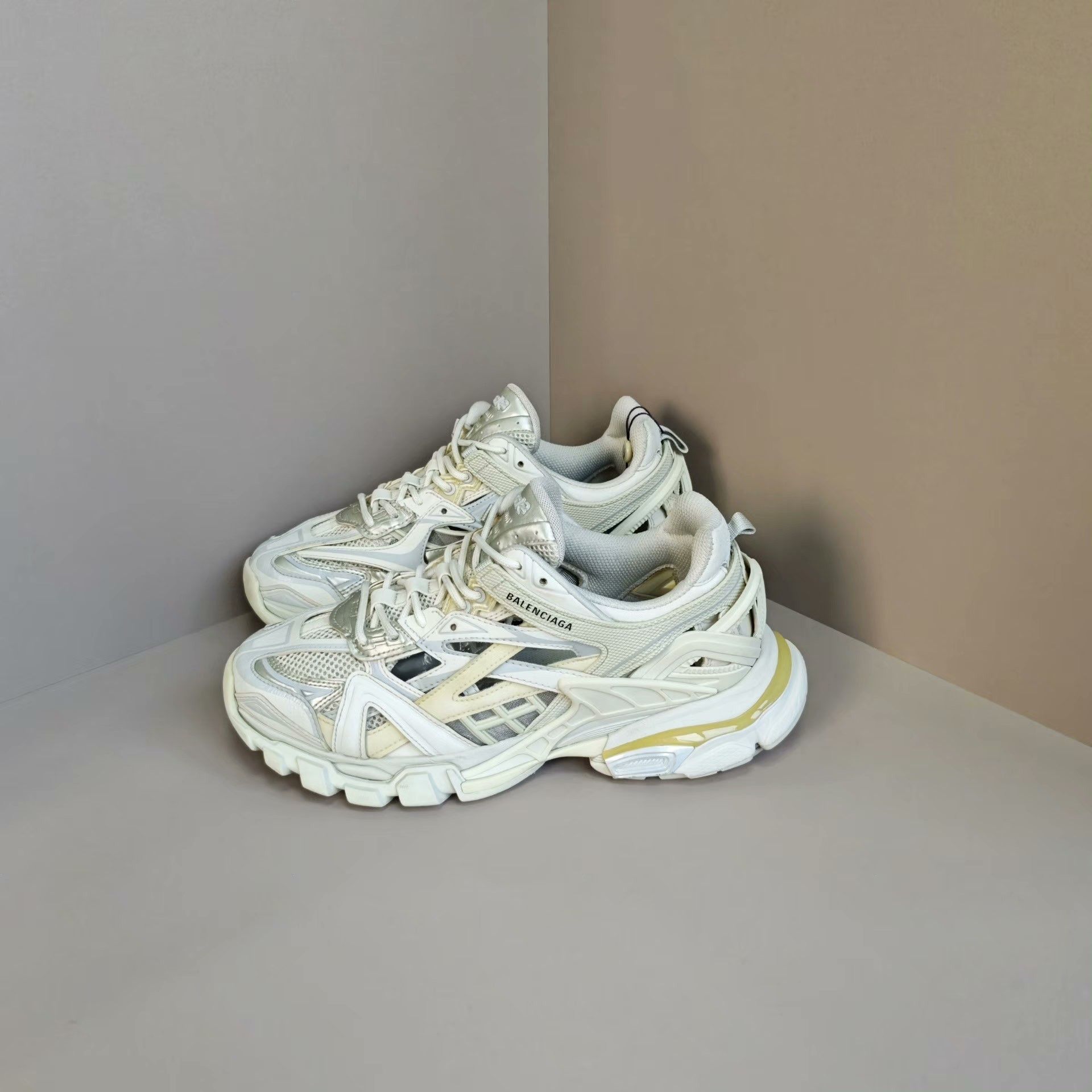 Balenciaga Balenciaga Lowtop Sneakers 8 Men Size US 8 / EU 41 - 1 Thumbnail
