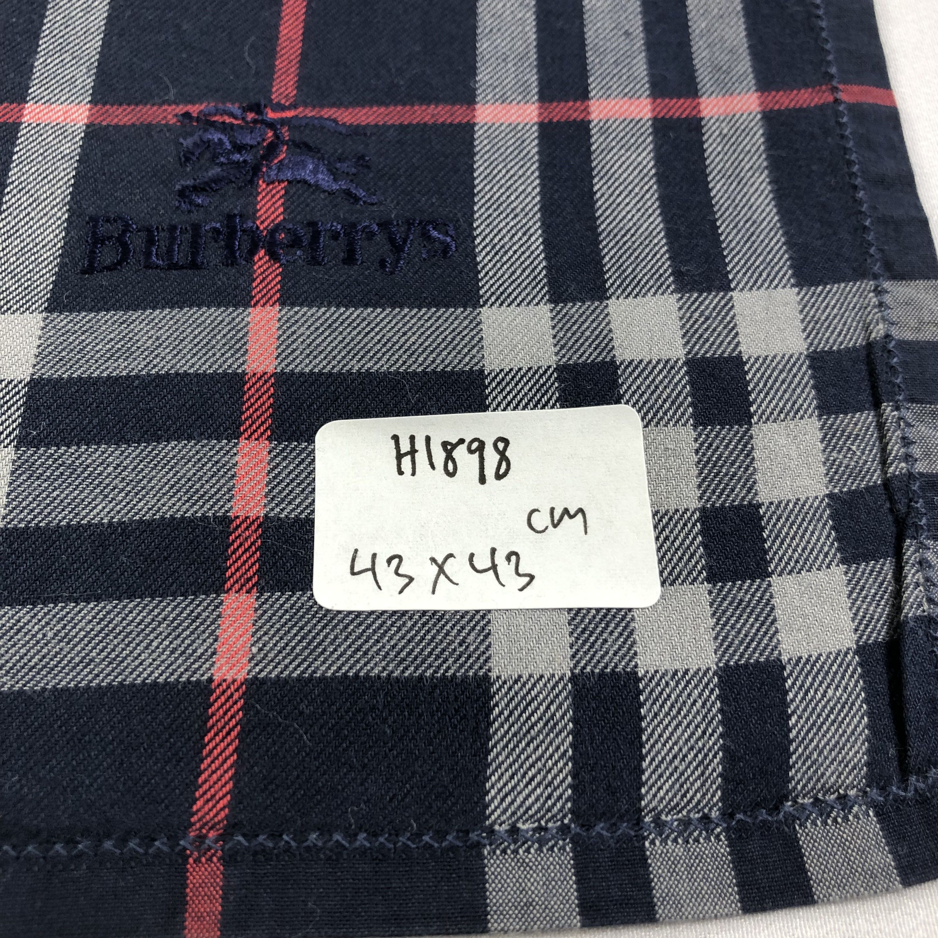 Burberry Burberrys Nova Check Handkerchief Neckerchief Bandana H1898 Size ONE SIZE - 5 Thumbnail