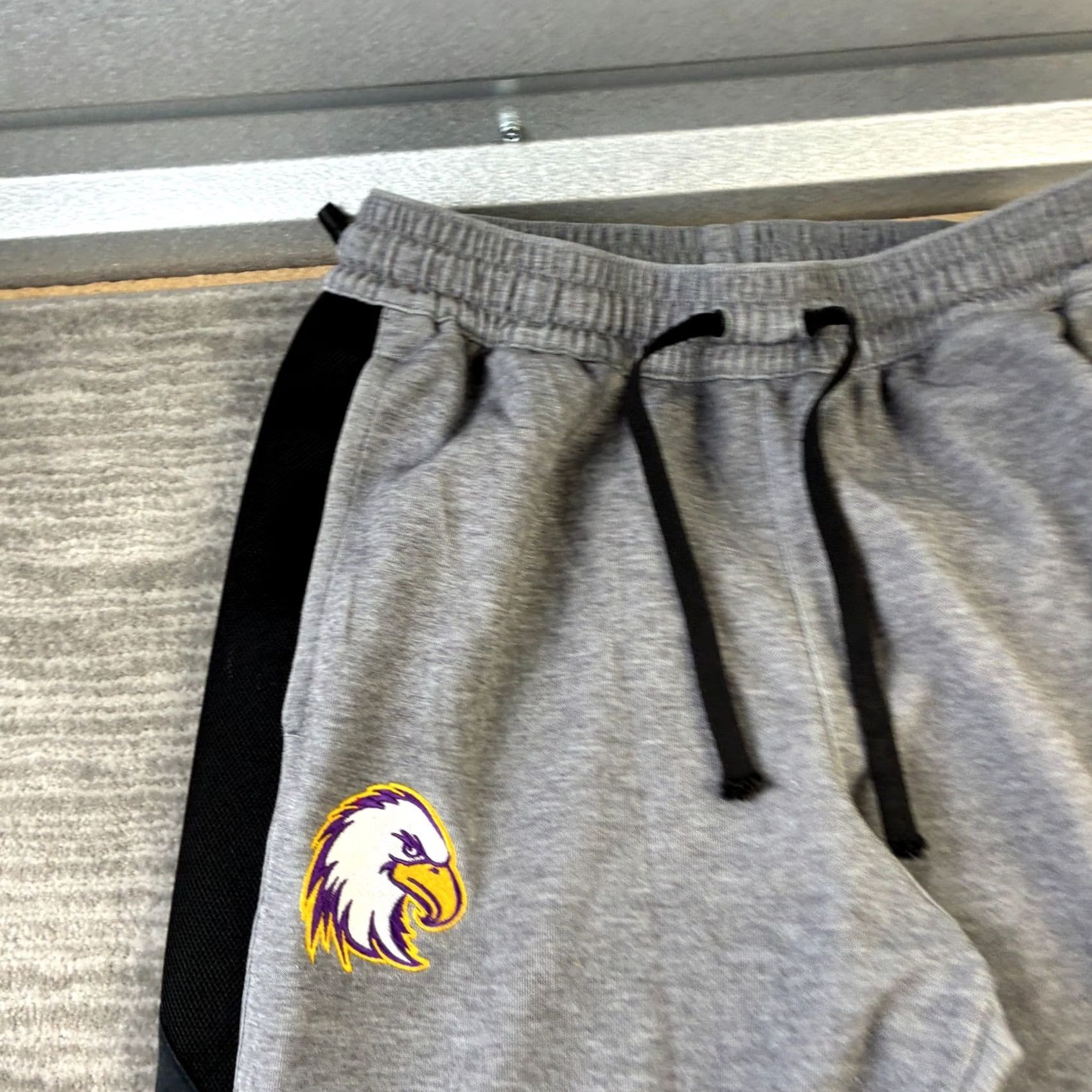 Nike Nike Pants Mens L Gray Sweatpants Showtime Jogger EYBL Montverde Eagles Regular Fit with Pockets Size US 29 - 4 Thumbnail