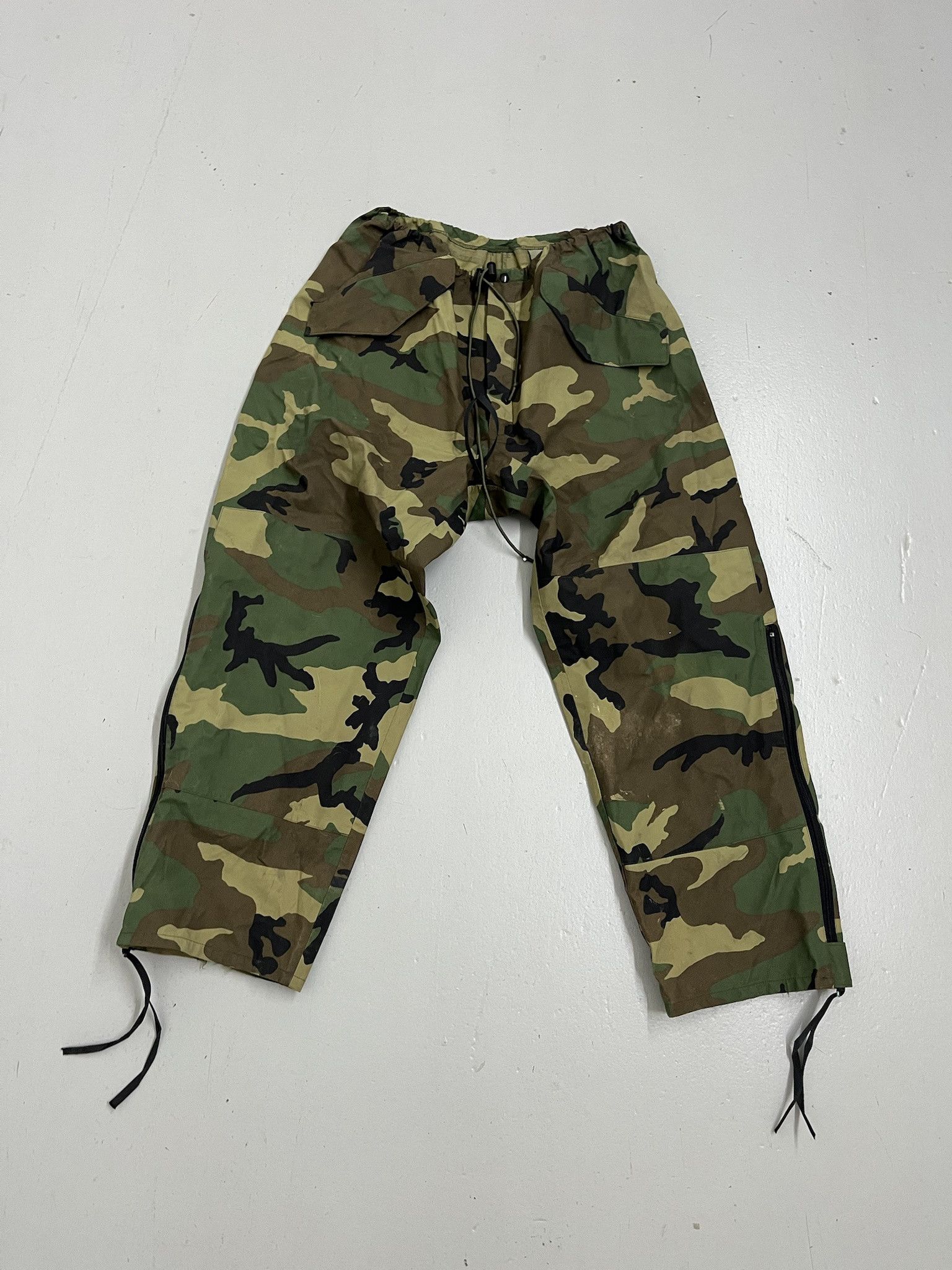 Vintage Vintage Military Woodland Camo Rain Pants Outerwear Goretex Shell Pants Size L Regular Size US 31 - 1 Thumbnail