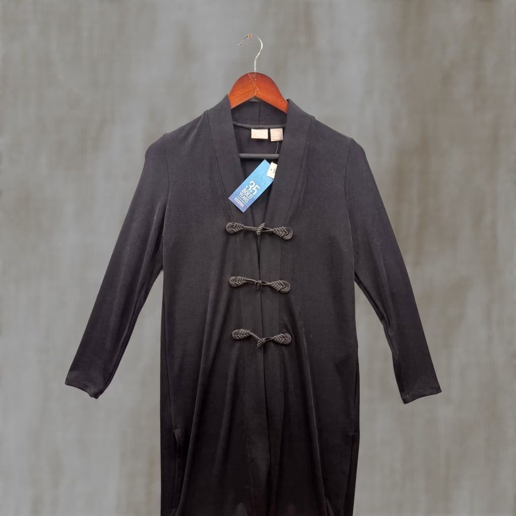 Vintage Chico's Travelers 35th Anniversary Black Frog Toggle Longline Cardigan 00P XXSP Womens Cardigan Longline Black 00P Travel Workwear Mens? Size XXS / US 00 / IT 34 - 1 Thumbnail