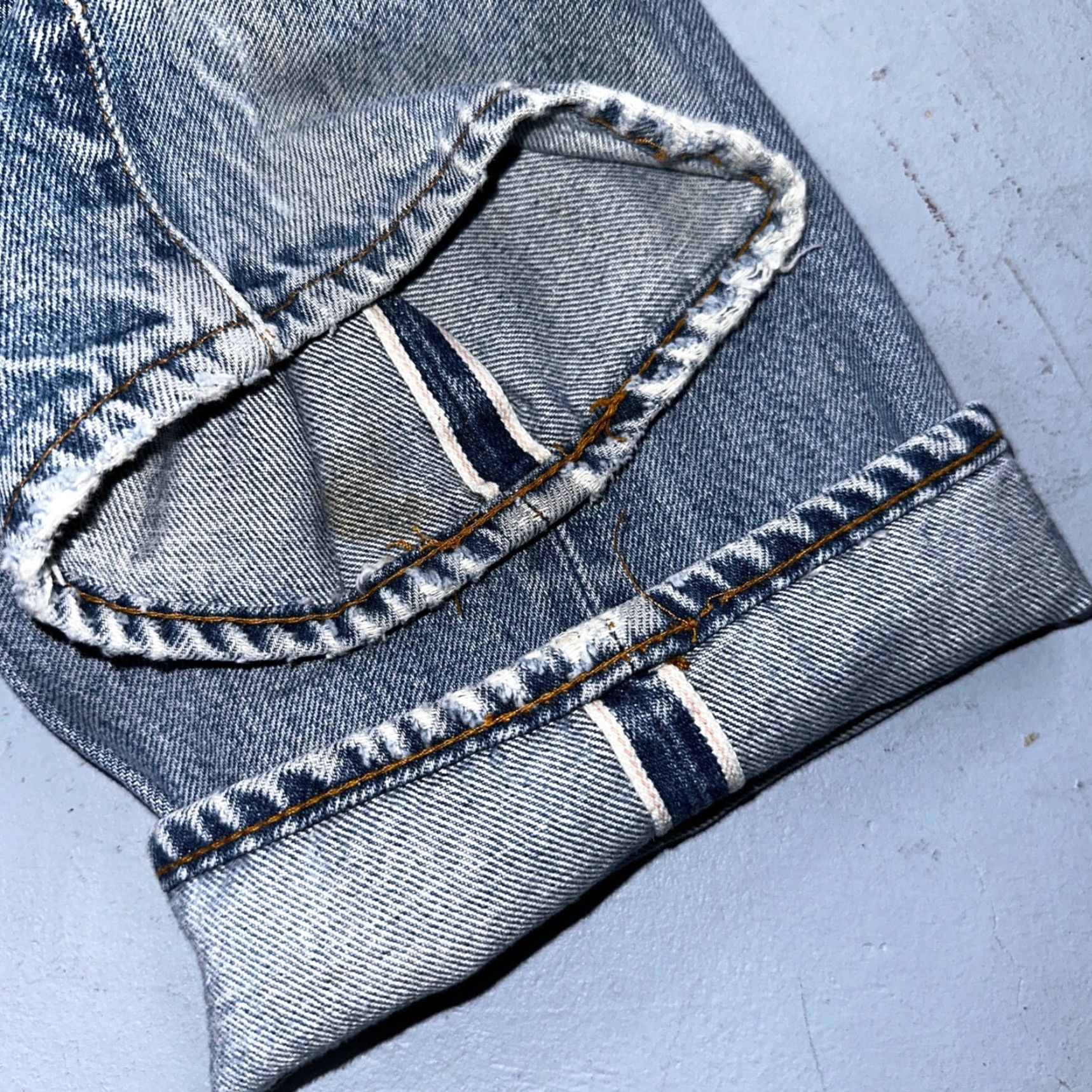 Levi's VINTAGE Levi's 501 Jeans 80s Redline Selvedge USA XX Light Wash 30x34 28 Regular Men Blue Cotton Denim Straight Jeans Mens Size US 28 / EU 44 - 3 Thumbnail