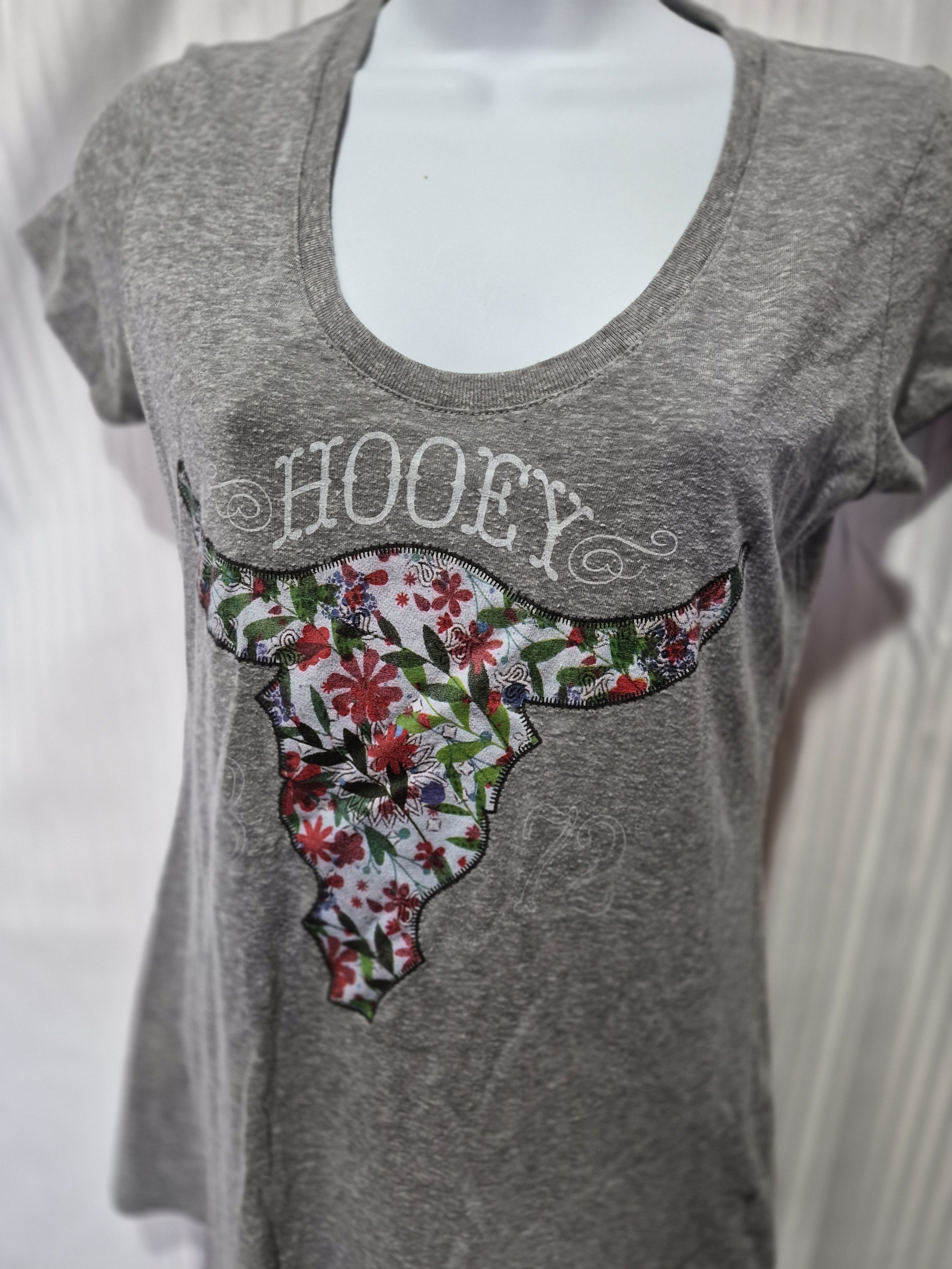 Other HOOEY S Women's Gray Scoop Tee with Floral Longhorn Applique Size S / US 4 / IT 40 - 1 Thumbnail
