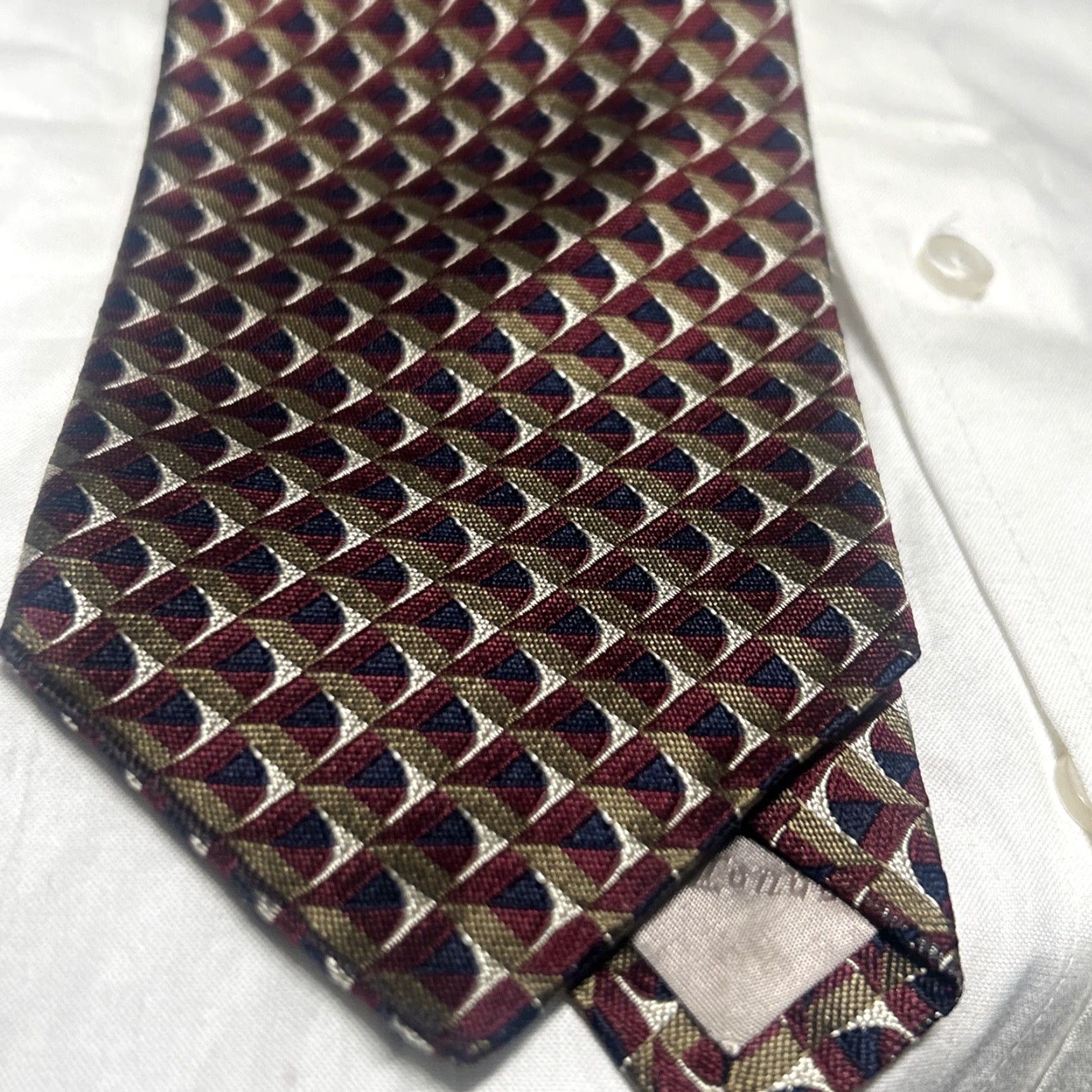 Vintage FERRELL REED Tie Men 100% Silk Red Navy Silver Abstract Design Classic 57-60 in USA Size ONE SIZE - 4 Thumbnail