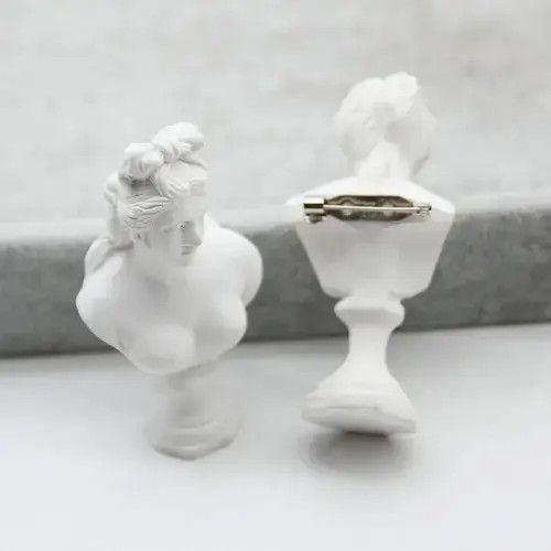 Jewelry Kimiko x Aika Venus Lady Potrait Resin Brooch Pins Size ONE SIZE - 5 Thumbnail