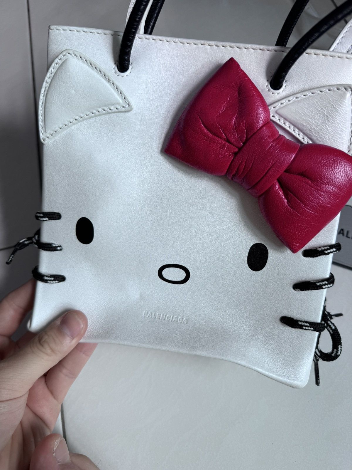 Balenciaga SS20 HELLO KITTY RUNWAY SLING BAG Size ONE SIZE - 2 Thumbnail