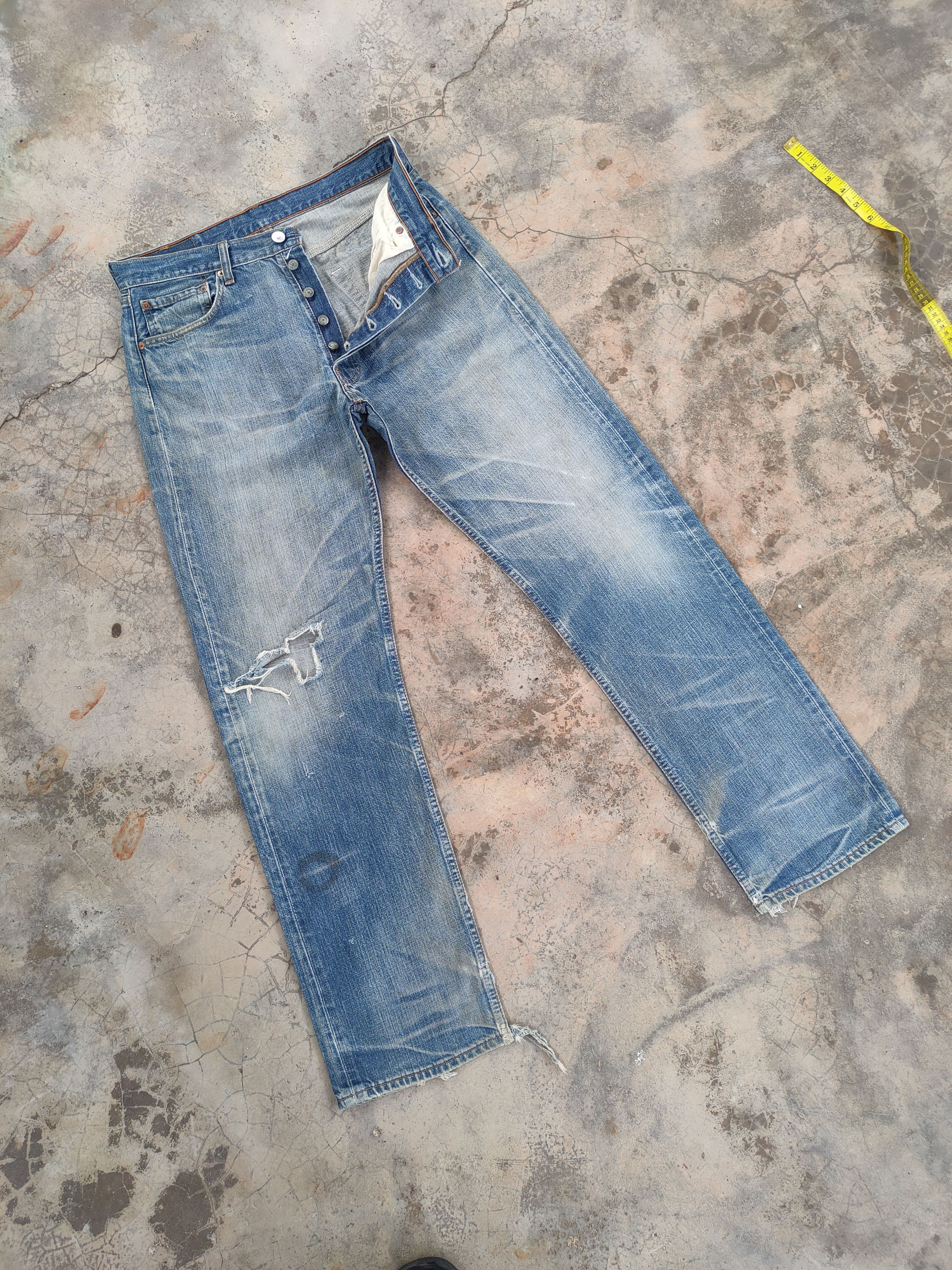 VINTAGE LEVI\'S 501 DISTRESSED JEANS DENIM PANTS