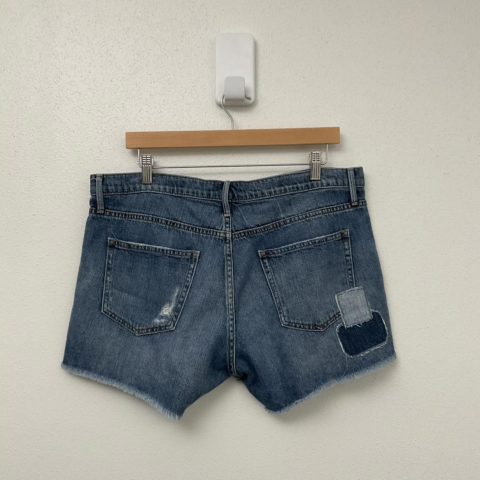 Gap GAP patchwork 4 in inseam mid rise jean denim shorts 32 / 10 Size 32" / US 10 / IT 46 - 2 Thumbnail