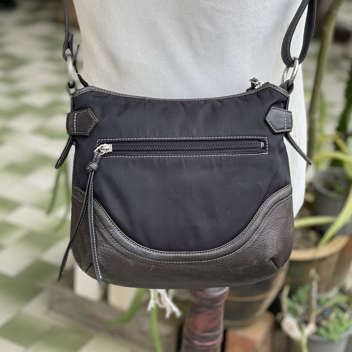 Japanese Brand × Ungaro Paris U by Ungaro Unisex Black Crossbody Trim by Leather Size ONE SIZE - 4 Thumbnail