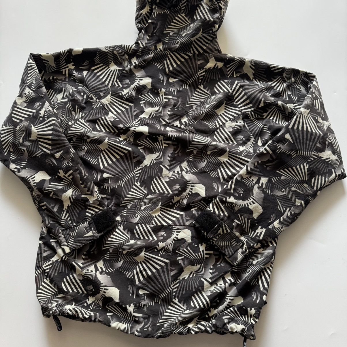 Bape BAPE Dazzle Camo Snowboard Jacket Rare Monochromatic Pattern Size US M / EU 48-50 / 2 - 16 Thumbnail