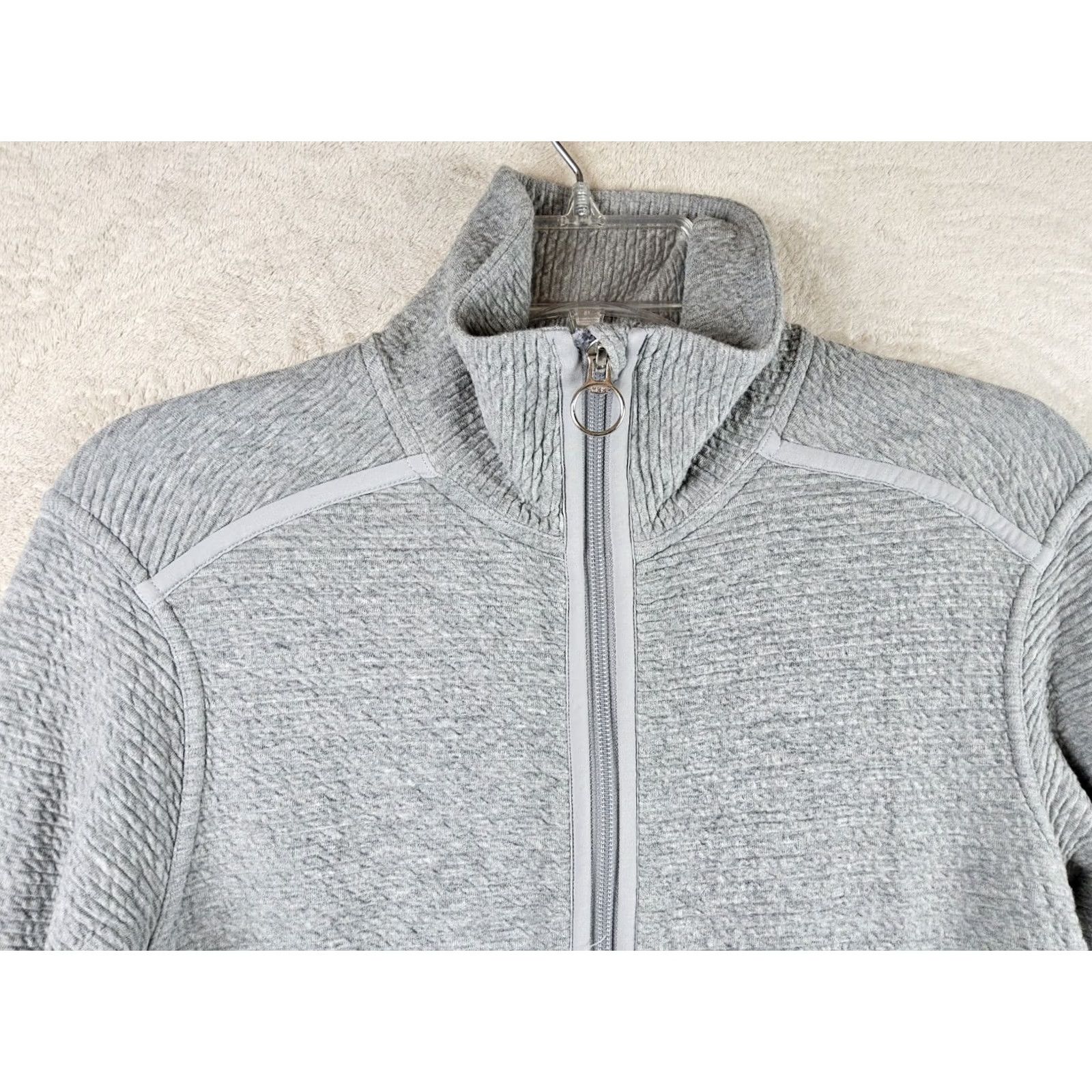 Lululemon Lululemon Jacket Full Zip Sweatshirt Women's Size 2 Gray Size XS / US 0-2 / IT 36-38 - 2 Thumbnail