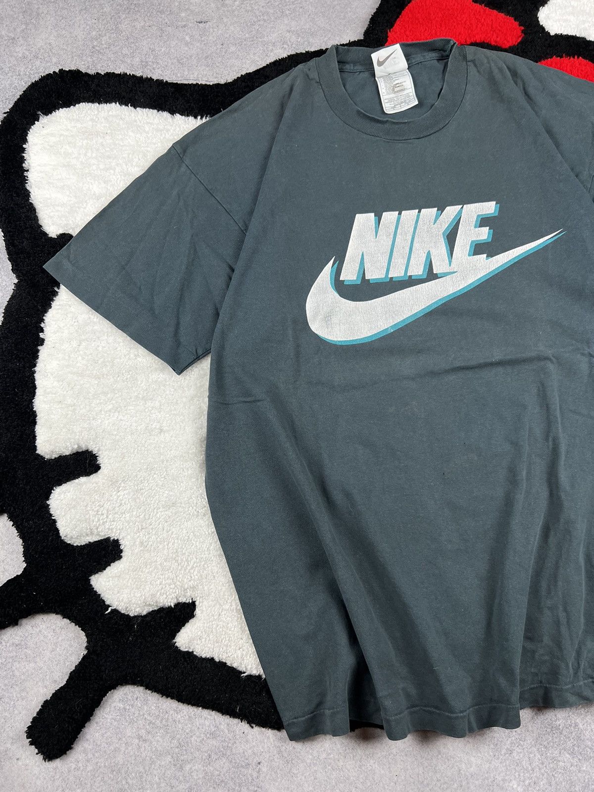 Vintage Vintage 90s Nike Faded Big Logo Swoosh Y2K Tee Shirt Size US L / EU 52-54 / 3 - 2 Thumbnail