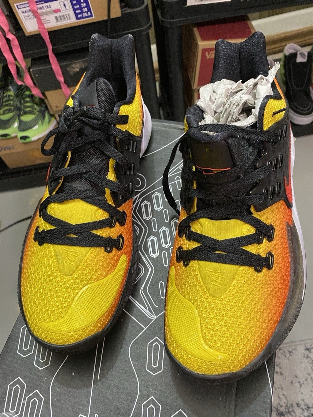 Nike Nike Kyrie Low 2 Ep Sunset AV6337-800 Size M 13 Size US 13 / EU 46 - 7 Thumbnail