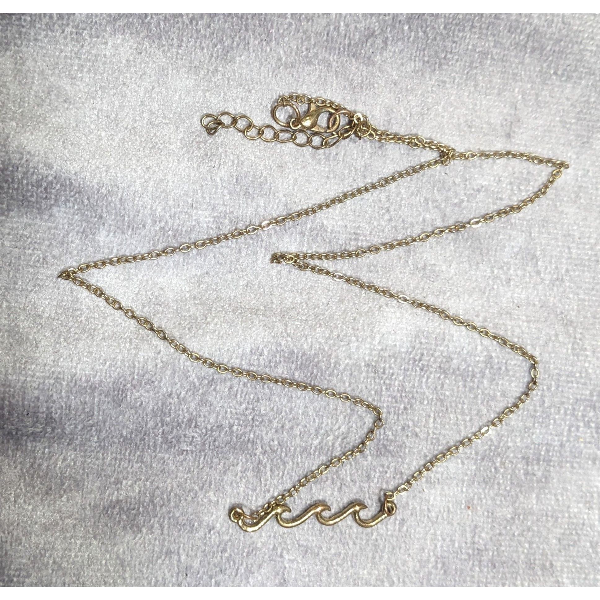 Other Minimalist Beachy Gold Tone Wave Pendant Necklace Size ONE SIZE - 6 Thumbnail