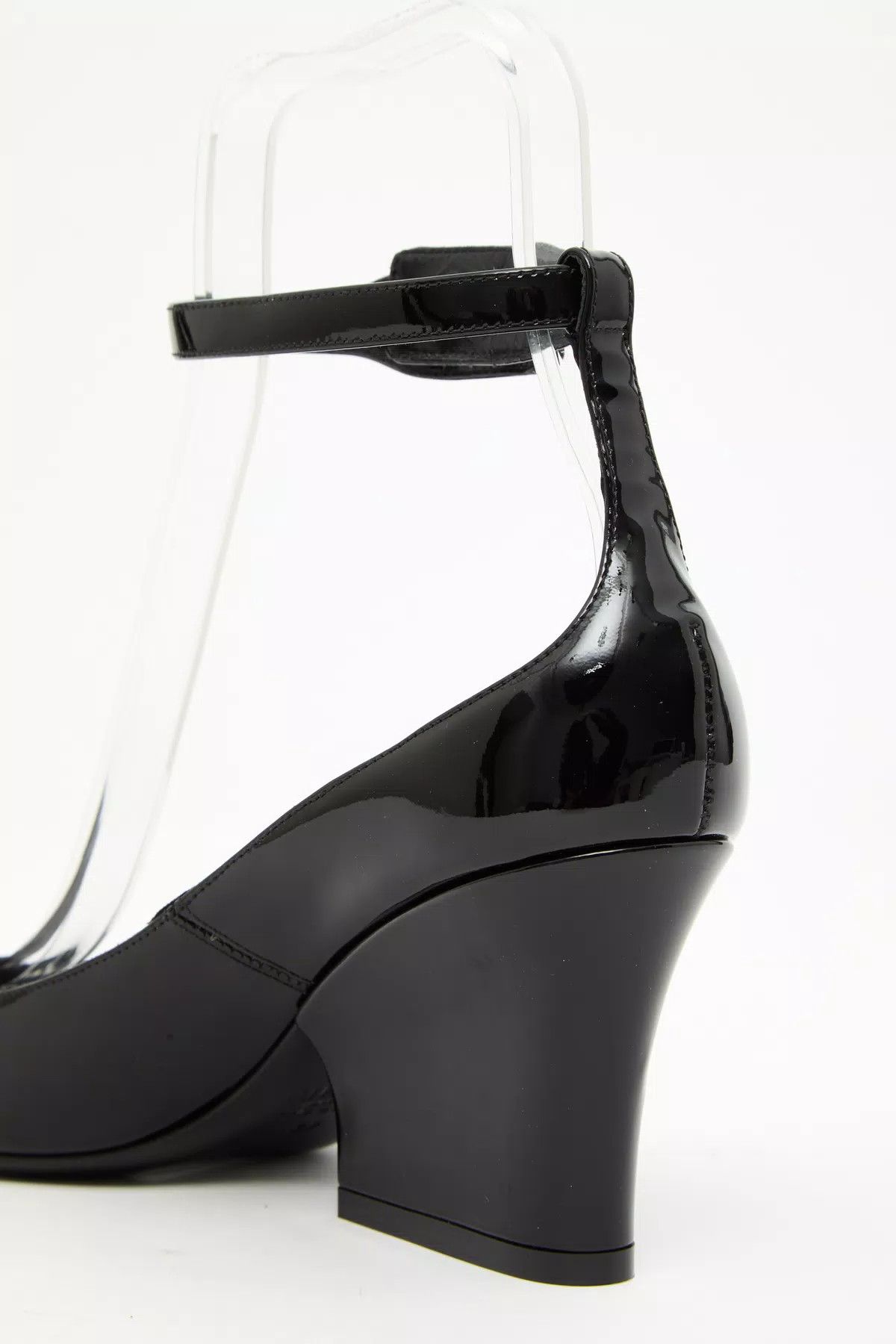 Valentino o1s1wg110426 Vlogo Signature Pumps in Black Size US 8 / IT 38 - 2 Thumbnail