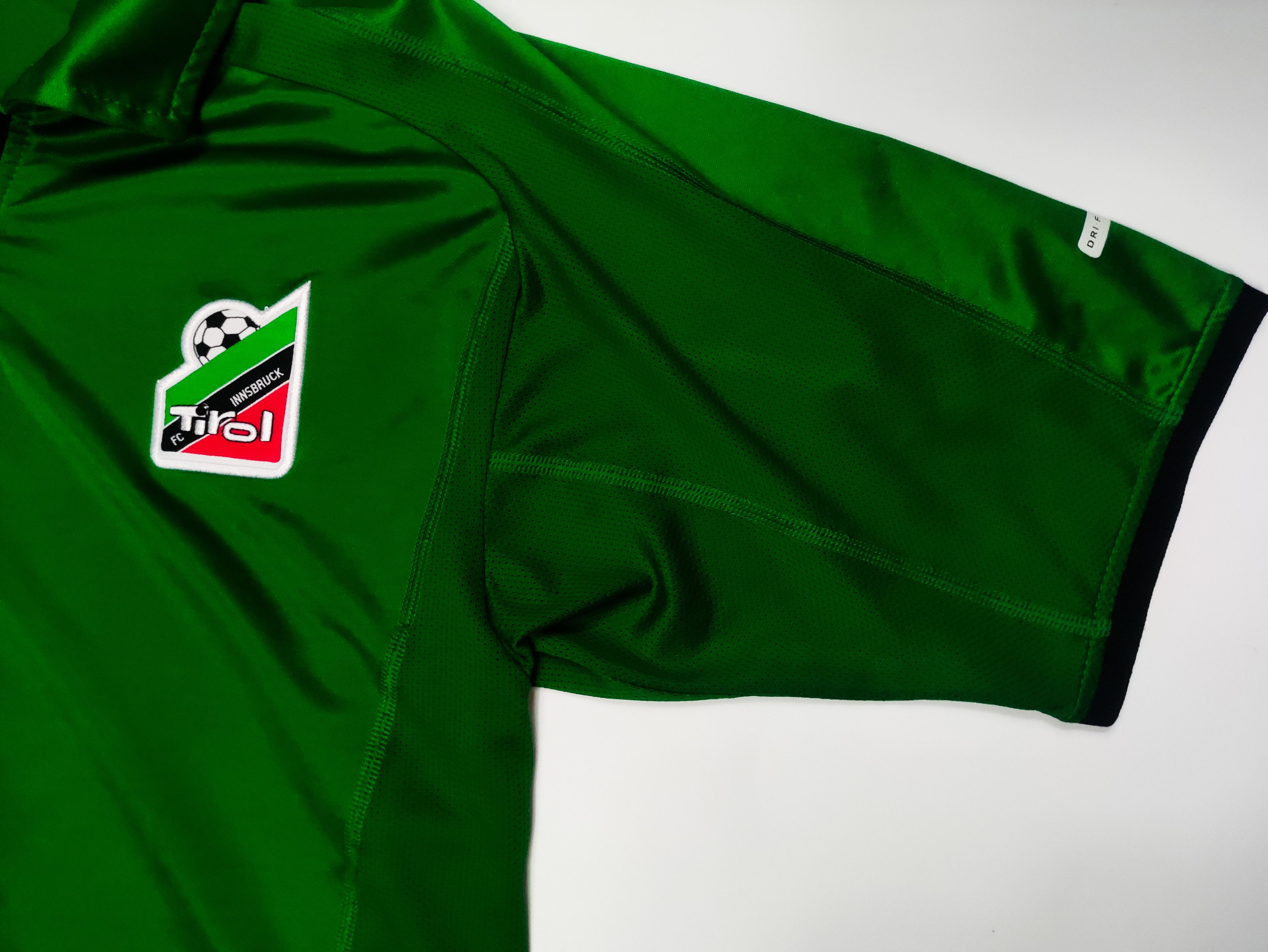 Nike Gilewicz #9 Tirol Innsbruck 2001 2002 Nike Home Shirt Size US S / EU 44-46 / 1 - 10 Thumbnail