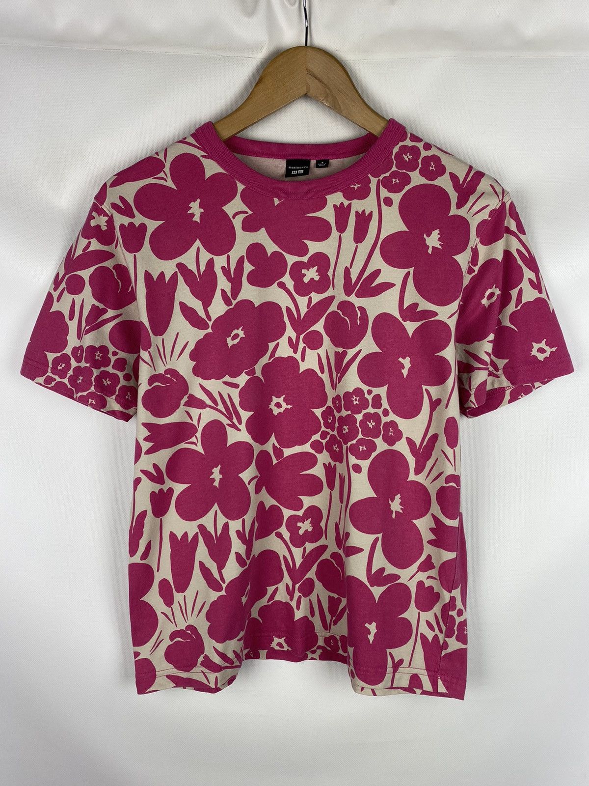 Uniqlo Marimekko Uniqlo ladies floral pattern t shirt size S Size S / US 4 / IT 40 - 1 Thumbnail