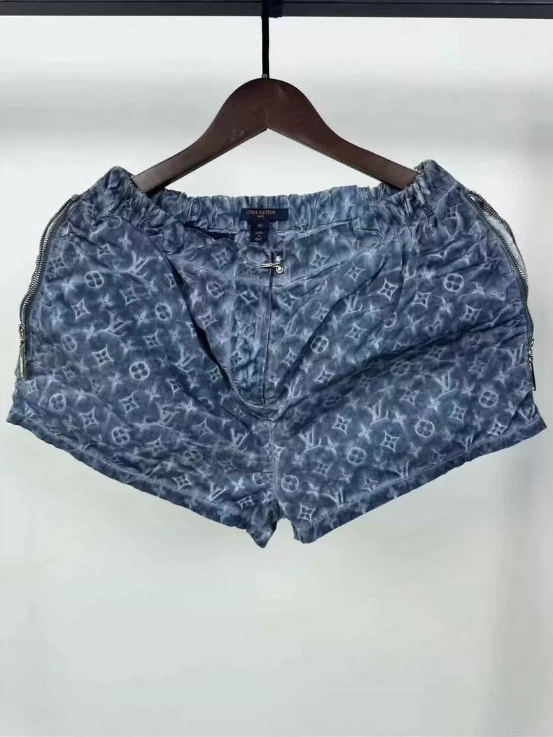 Louis Vuitton Louis Vuitton Printed Shorts Size 40 Available -2505 Size US 40 / EU 56 - 2 Thumbnail