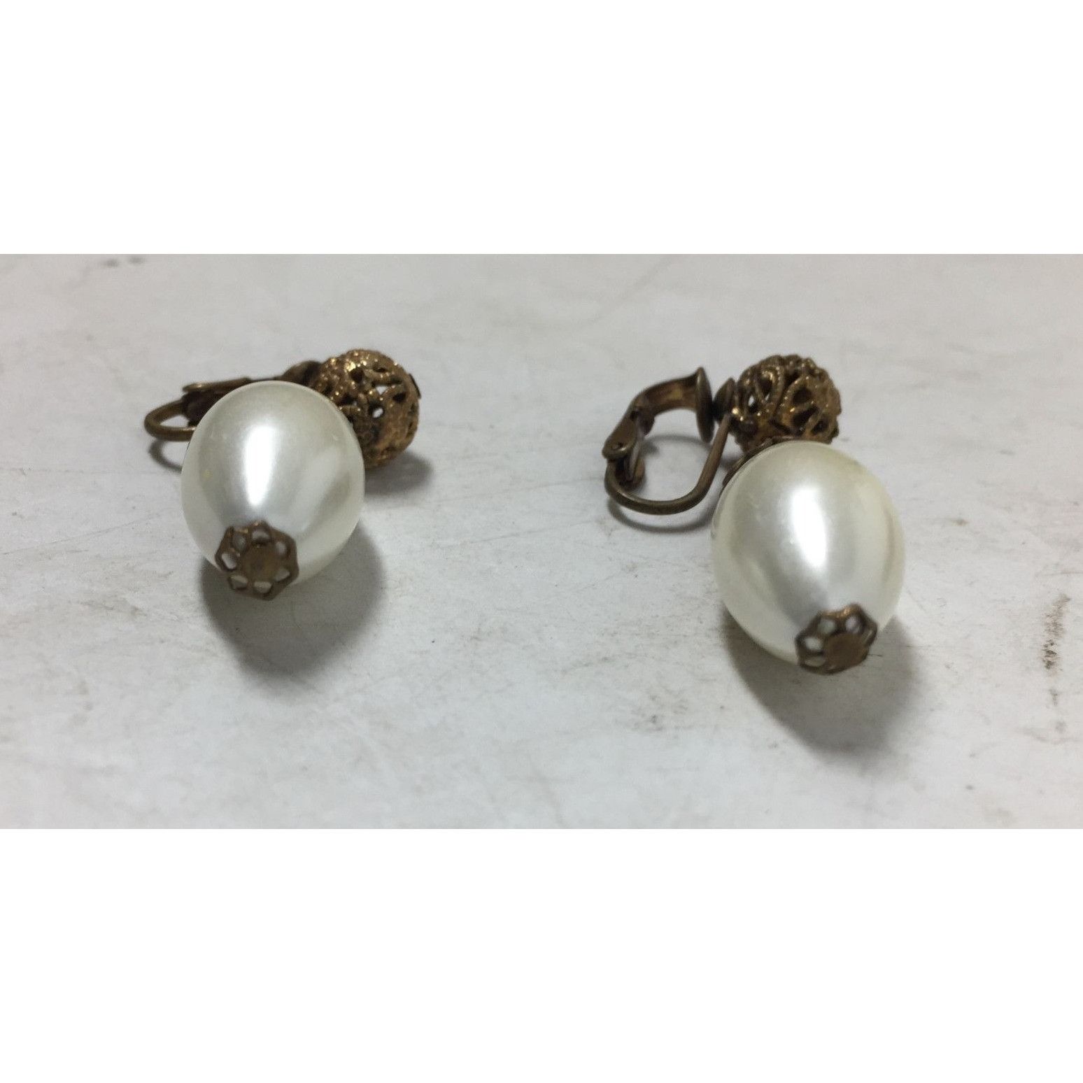 Other Women's Faux Pearl White and Gold Tone Dangle Clip On Earrin Size ONE SIZE - 3 Thumbnail