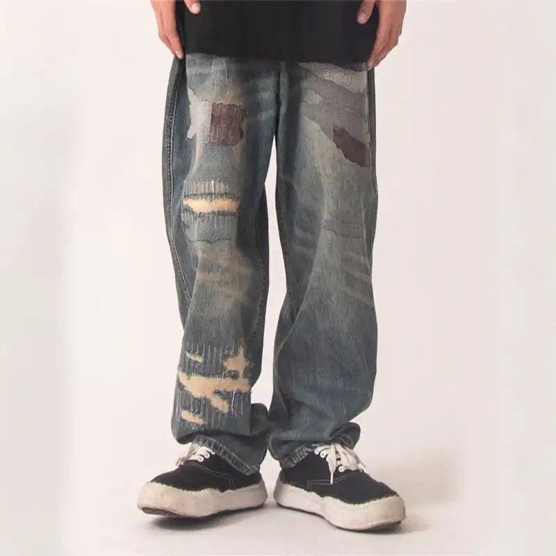 Disstresed jeans denim
