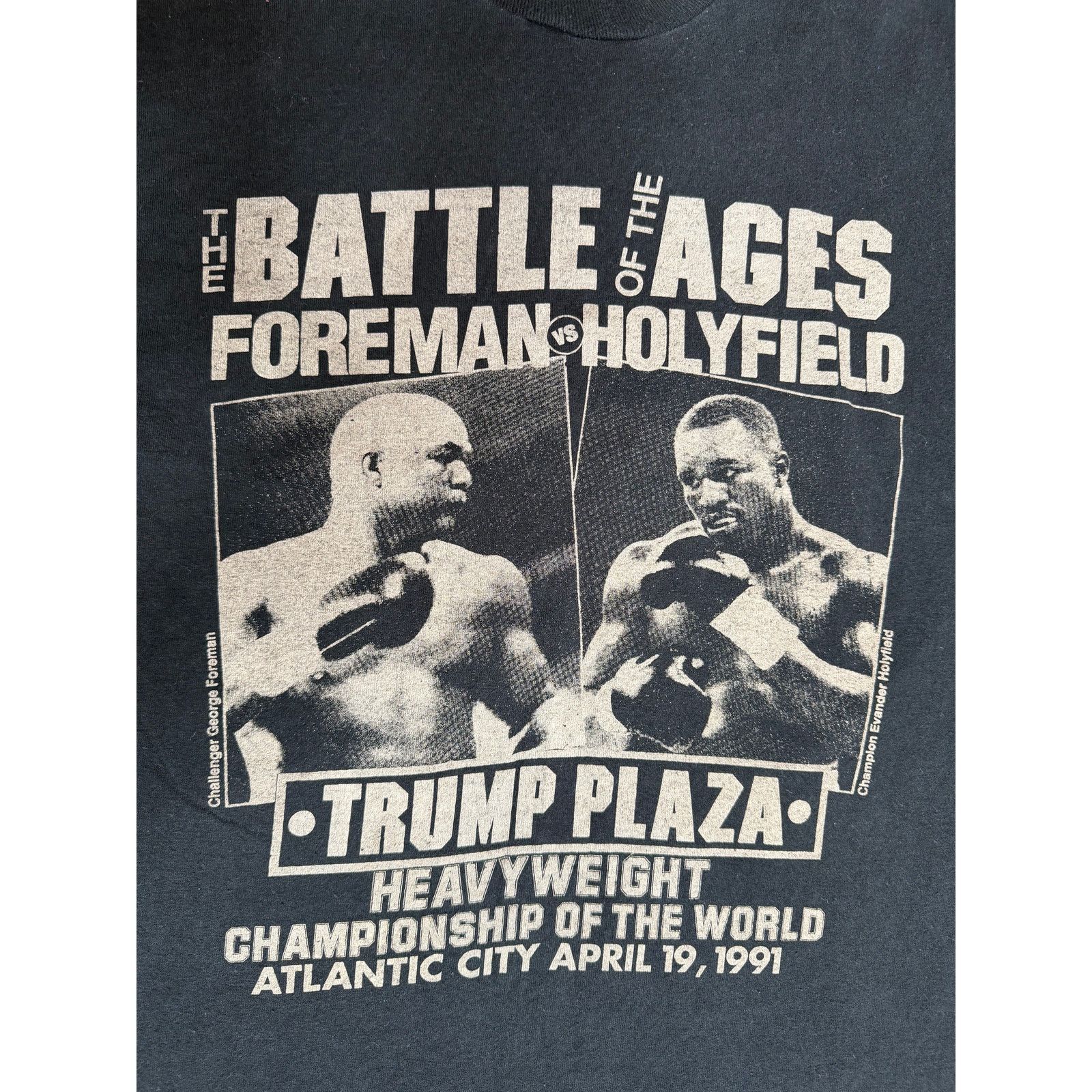 Fruit Of The Loom × Vintage Vintage 90s Holyfield vs Foreman Battle of the Ages T-Shirt Size US L / EU 52-54 / 3 - 3 Thumbnail
