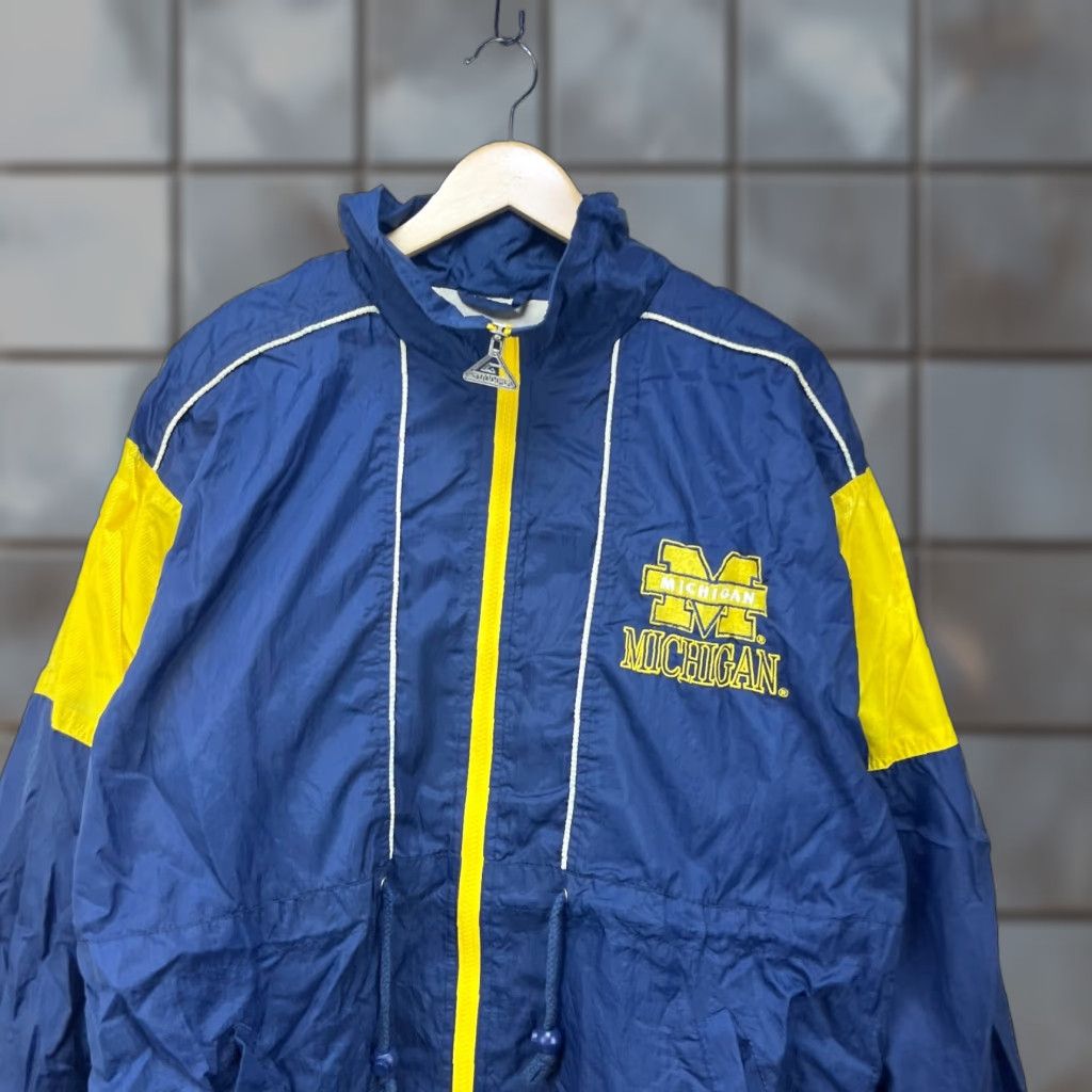 Vintage VINTAGE 90s Michigan Wolverines Windbreaker Jacket Large Men's Blue Windbreaker Jacket L blue Wolverines 90s Mens Size US L / EU 52-54 / 3 - 1 Thumbnail