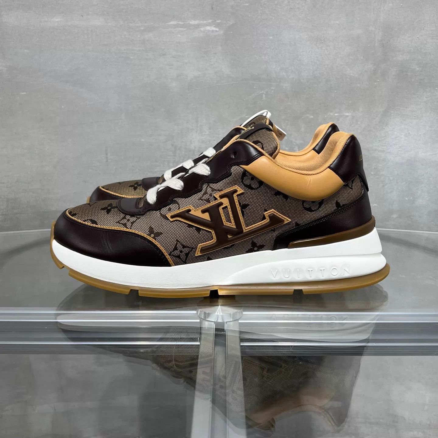 Louis Vuitton LV Classic Monogram Trainers UK8 (EU42) Size US 9 / EU 42 - 3 Thumbnail
