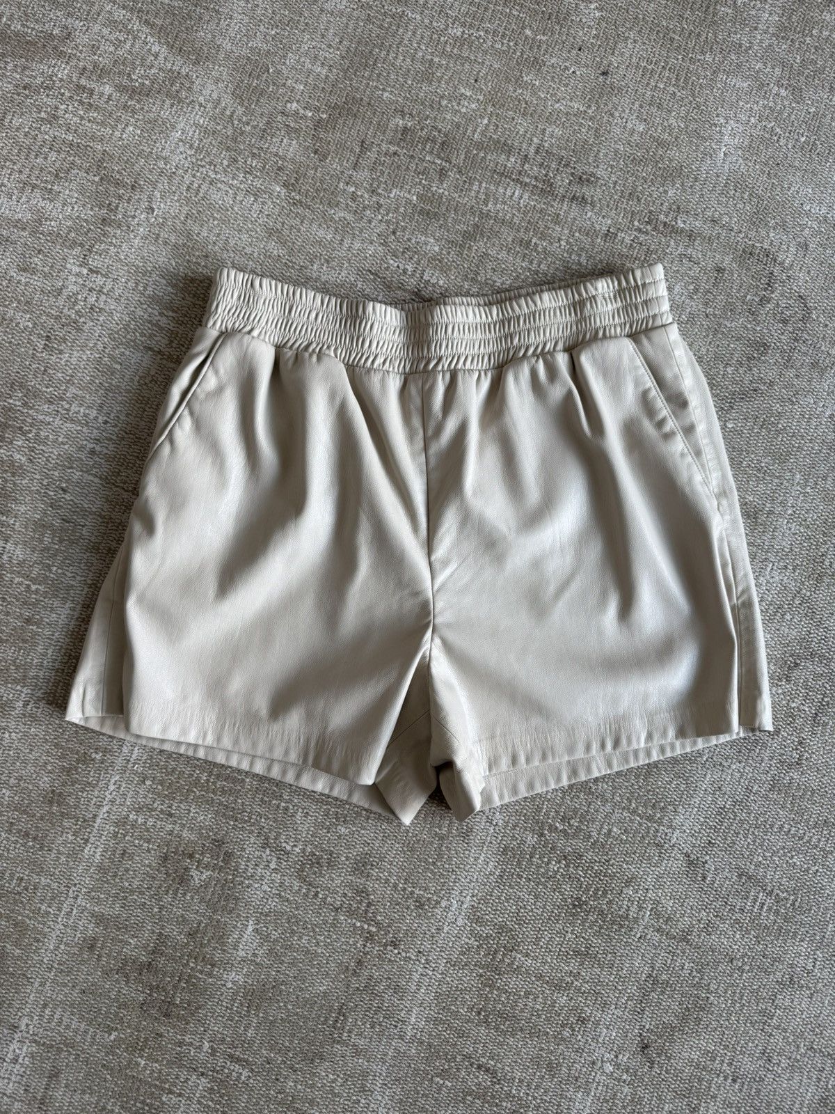 Anine Bing Anine Bing off-white vegan leather shorts sz M Size 27" / US 4 / IT 40 - 4 Thumbnail