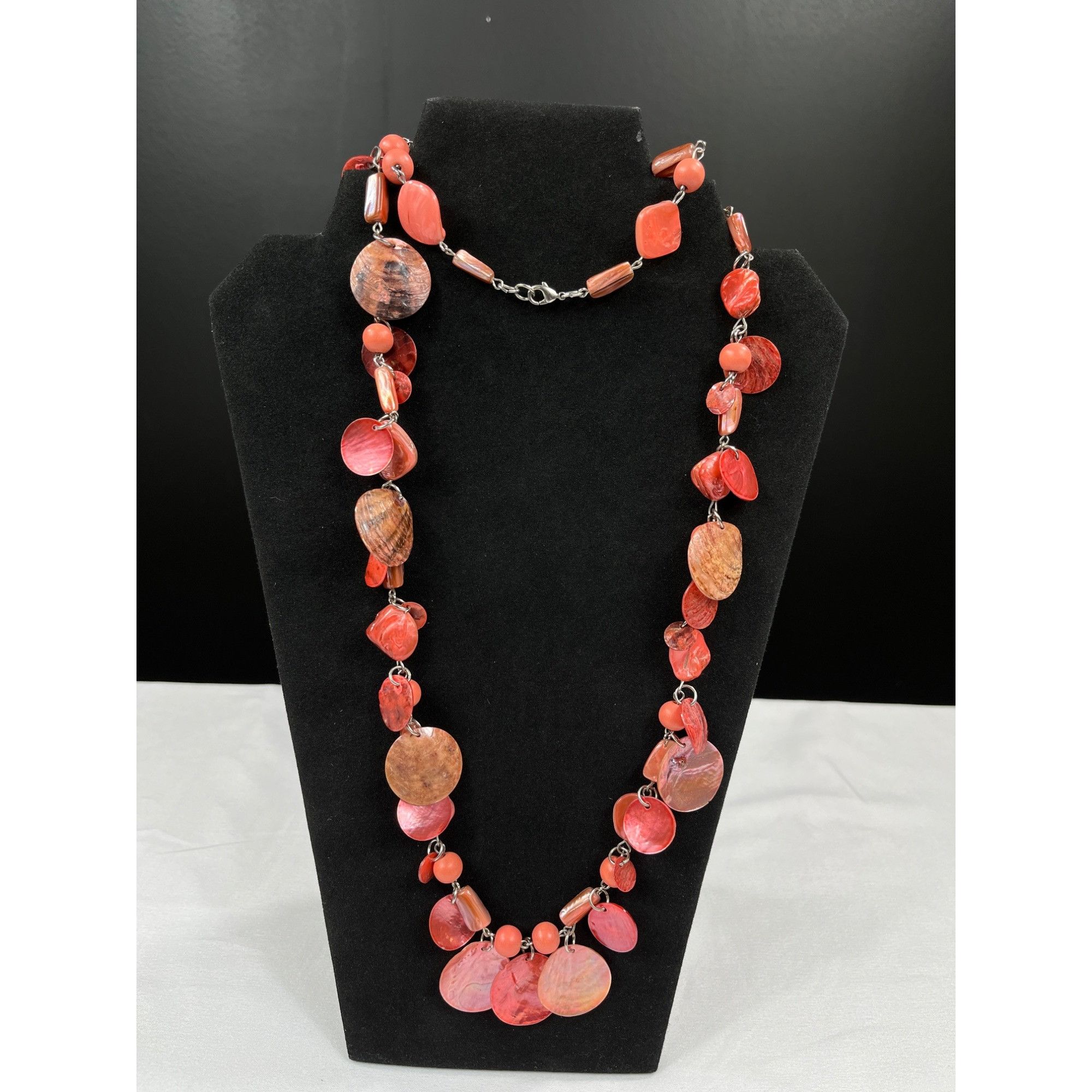 Vintage Handcrafted SKU 7854 Womens Coral Shell Beaded Necklace Size ONE SIZE - 2 Thumbnail