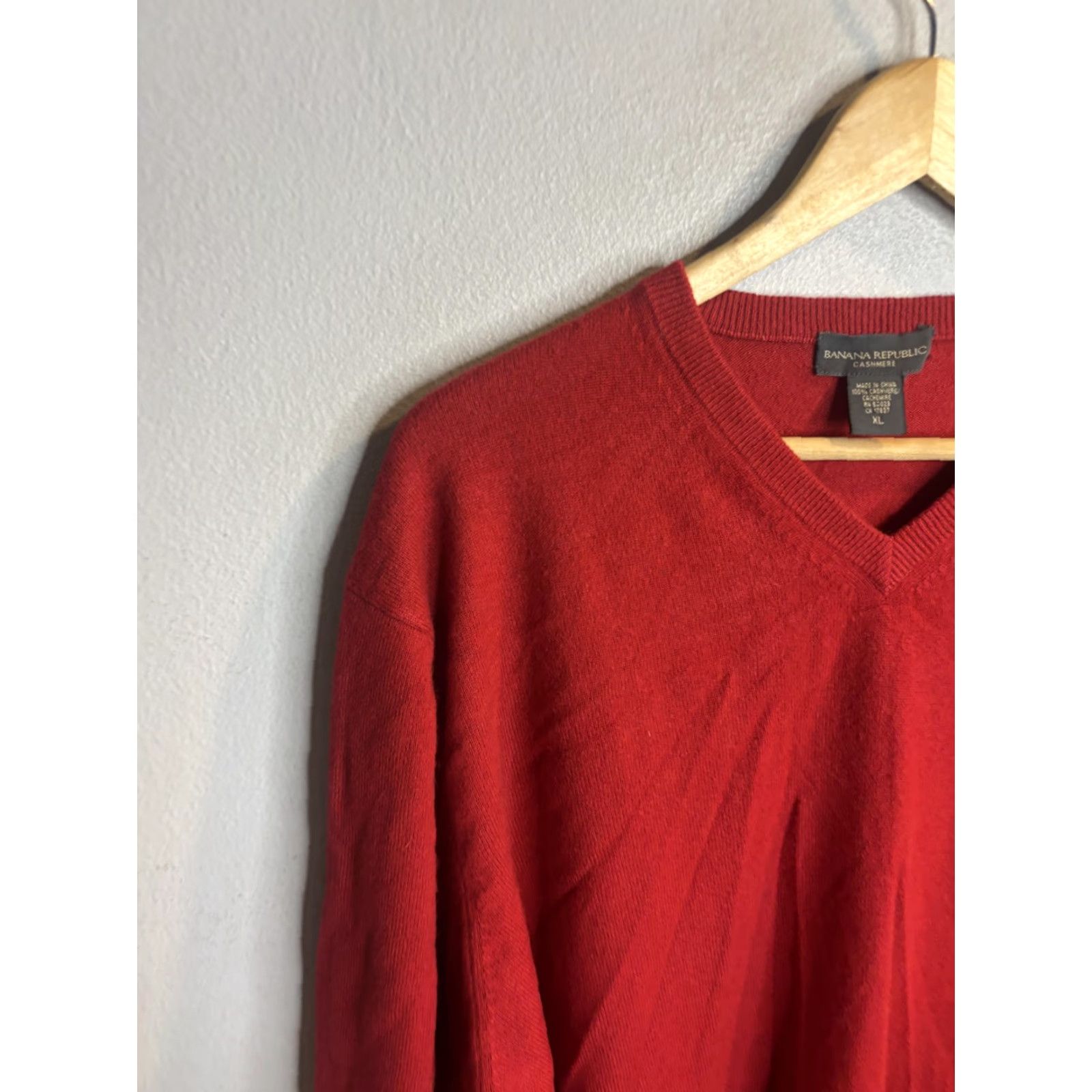Banana Republic Banana Republic Sweater Mens XL Red Cashmere V Neck Pullover Knit Lightweight Size US XL / EU 56 / 4 - 2 Thumbnail