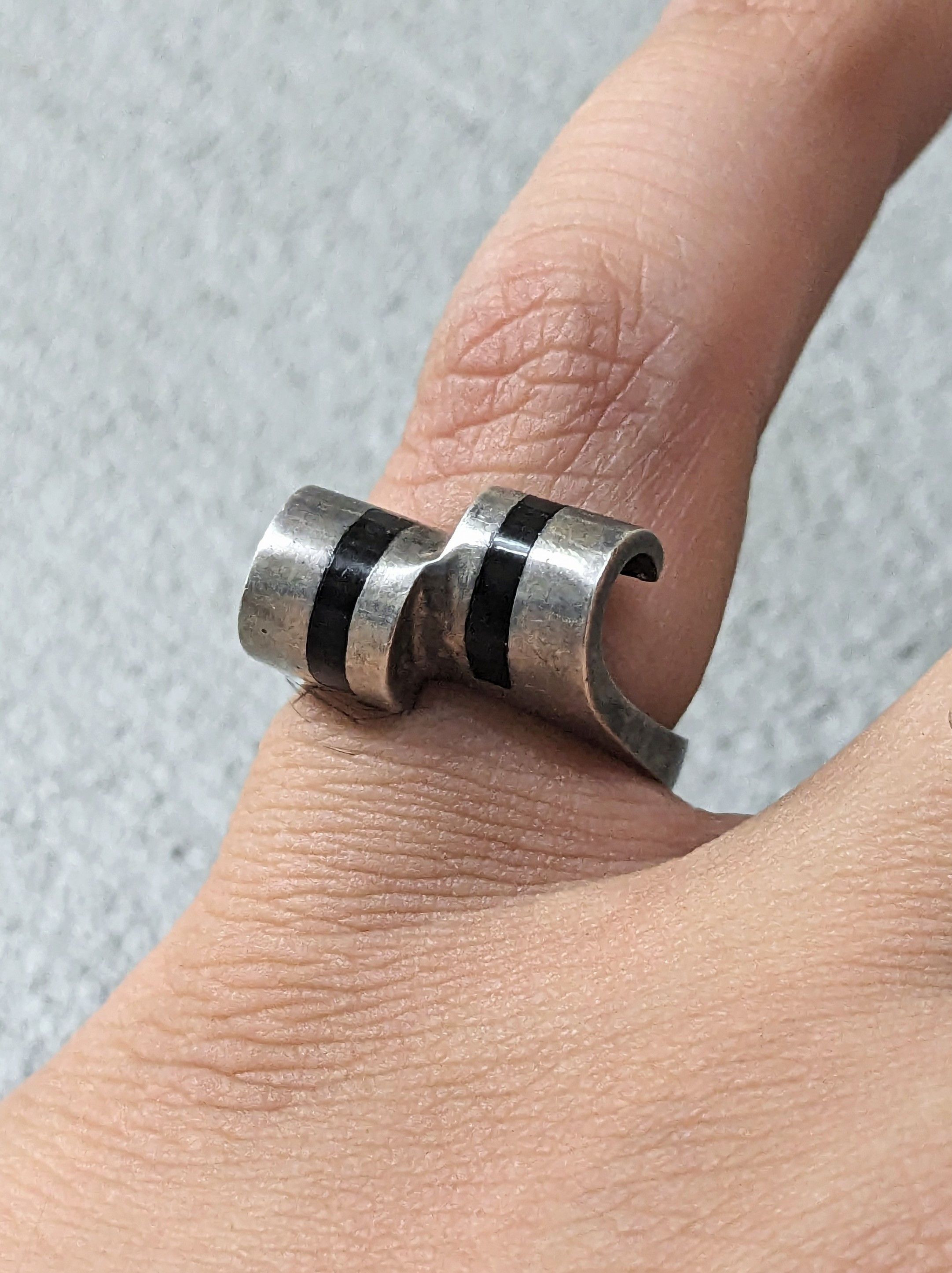 Jewelry Vintage Sterling Silver Ring Size 6.25 Black Onyx Modern Size ONE SIZE - 11 Thumbnail