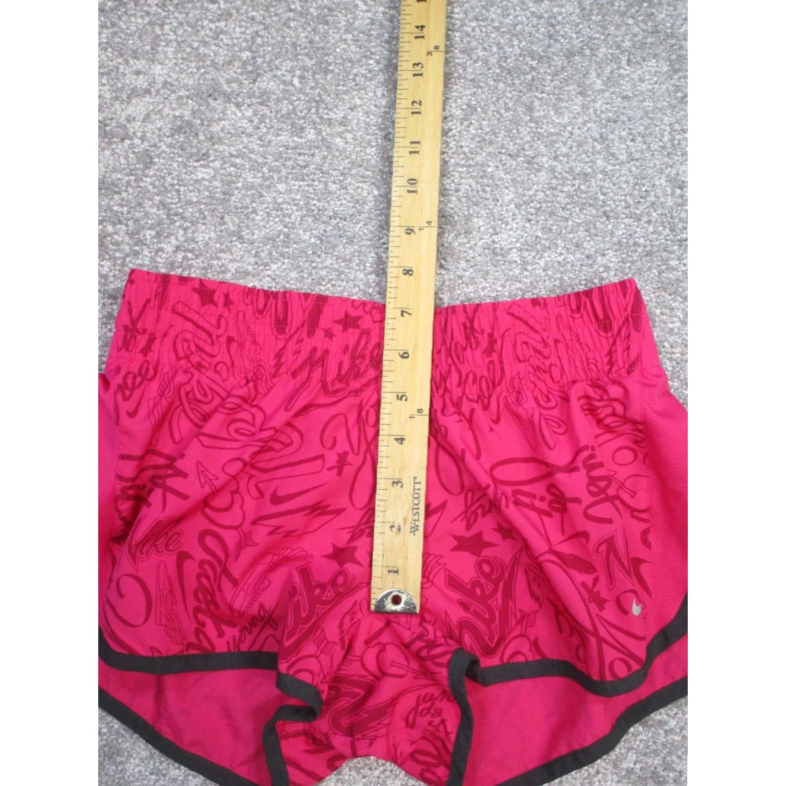 Nike Nike Shorts Womens Small Dri Fit Graphic Pink Lightweight 2.5" Athletic Running Gym & Training 90s? Size 28" / US 6 / IT 42 - 6 Thumbnail