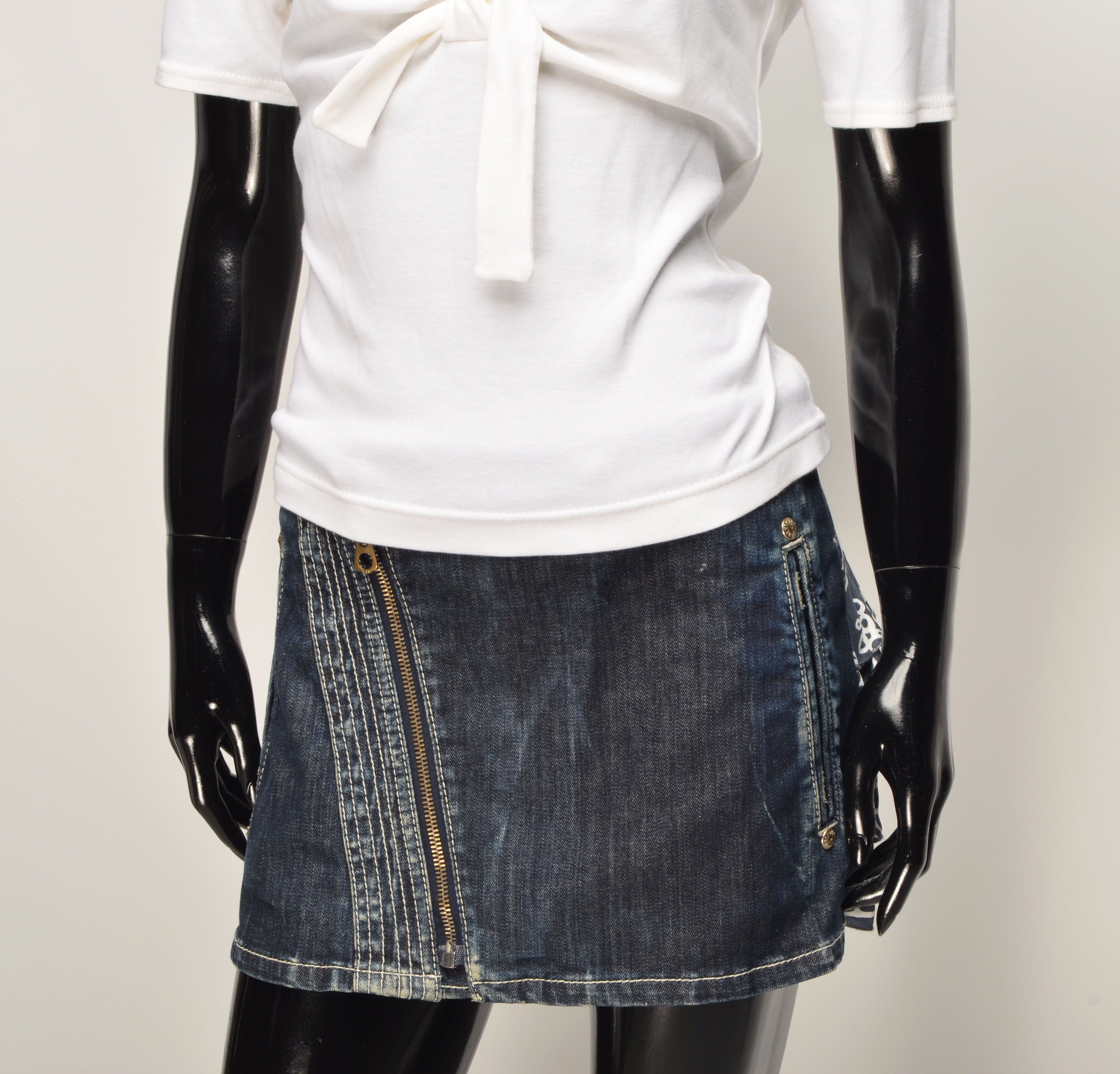 Ungaro Paris Vintage Ungaro Paris 90's White Tie-Front Short Sleeve Top Size S / US 4 / IT 40 - 3 Thumbnail