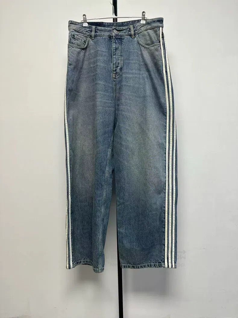 Balenciaga Balenciaga size XS Loose Striped Edge Denim Jeans Blue Size US 27 - 1 Thumbnail