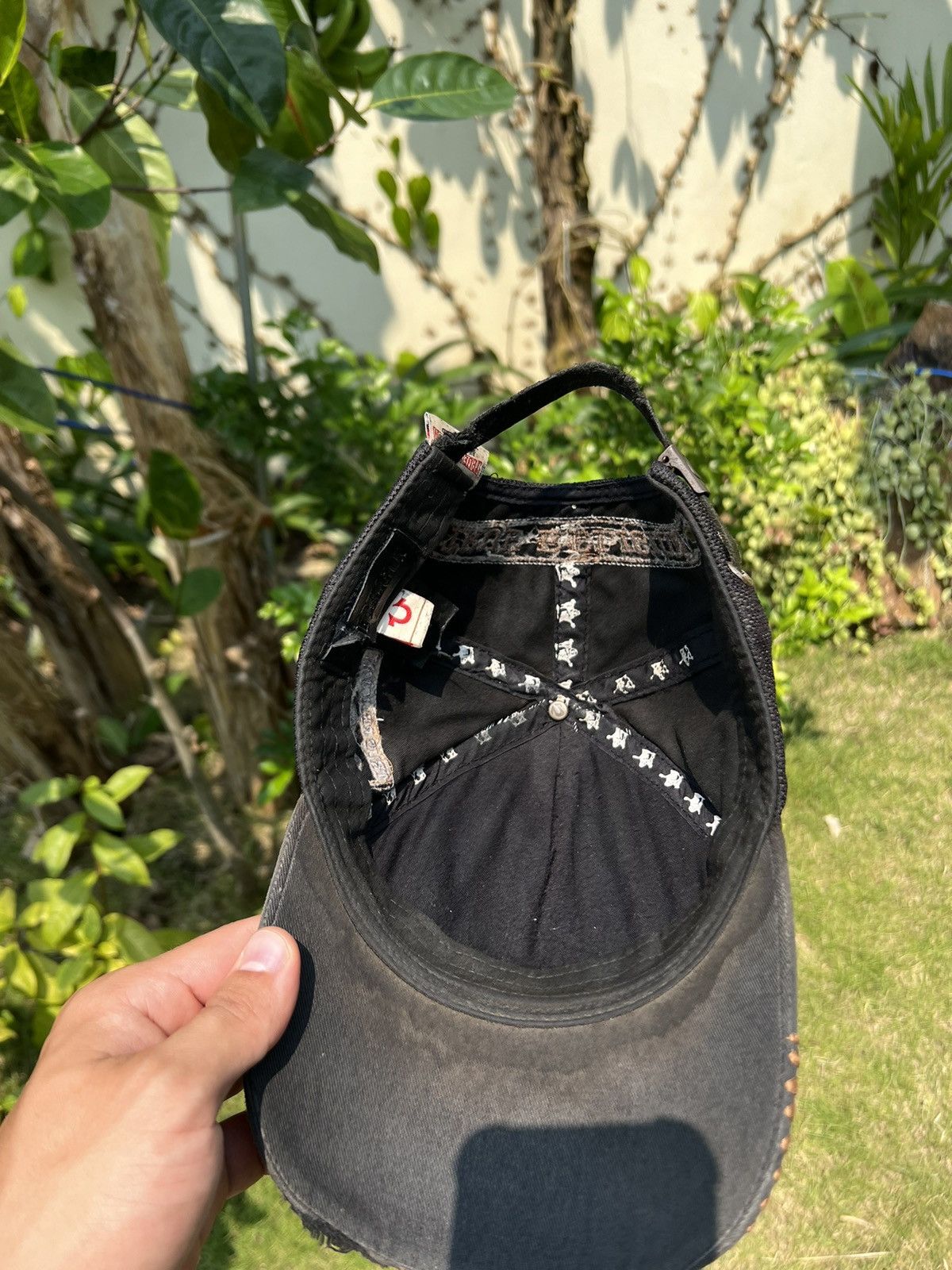 True Religion 00’s TRUE RELIGION DISTRESSED SUN FADED CAP AVANT-GARDE Size ONE SIZE - 7 Thumbnail
