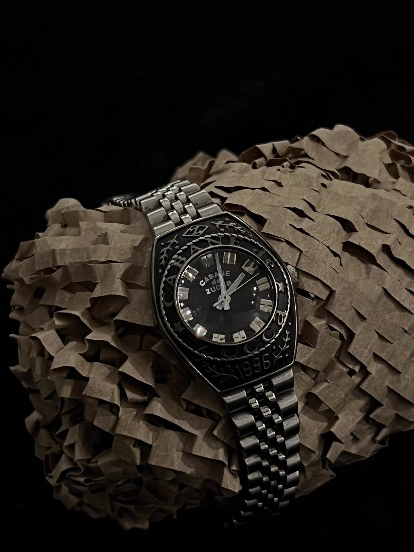 Zucca Cabane de Zucca Cast & Engraved Watch。 Q13 Size ONE SIZE - 1 Thumbnail