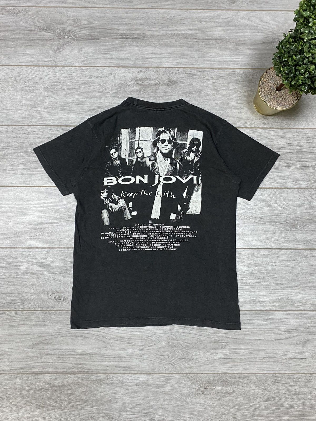 Bon Jovi Vintage Bon Jovi “Keep The Faith” Graphic T-shirt Size US L / EU 52-54 / 3 - 6 Thumbnail