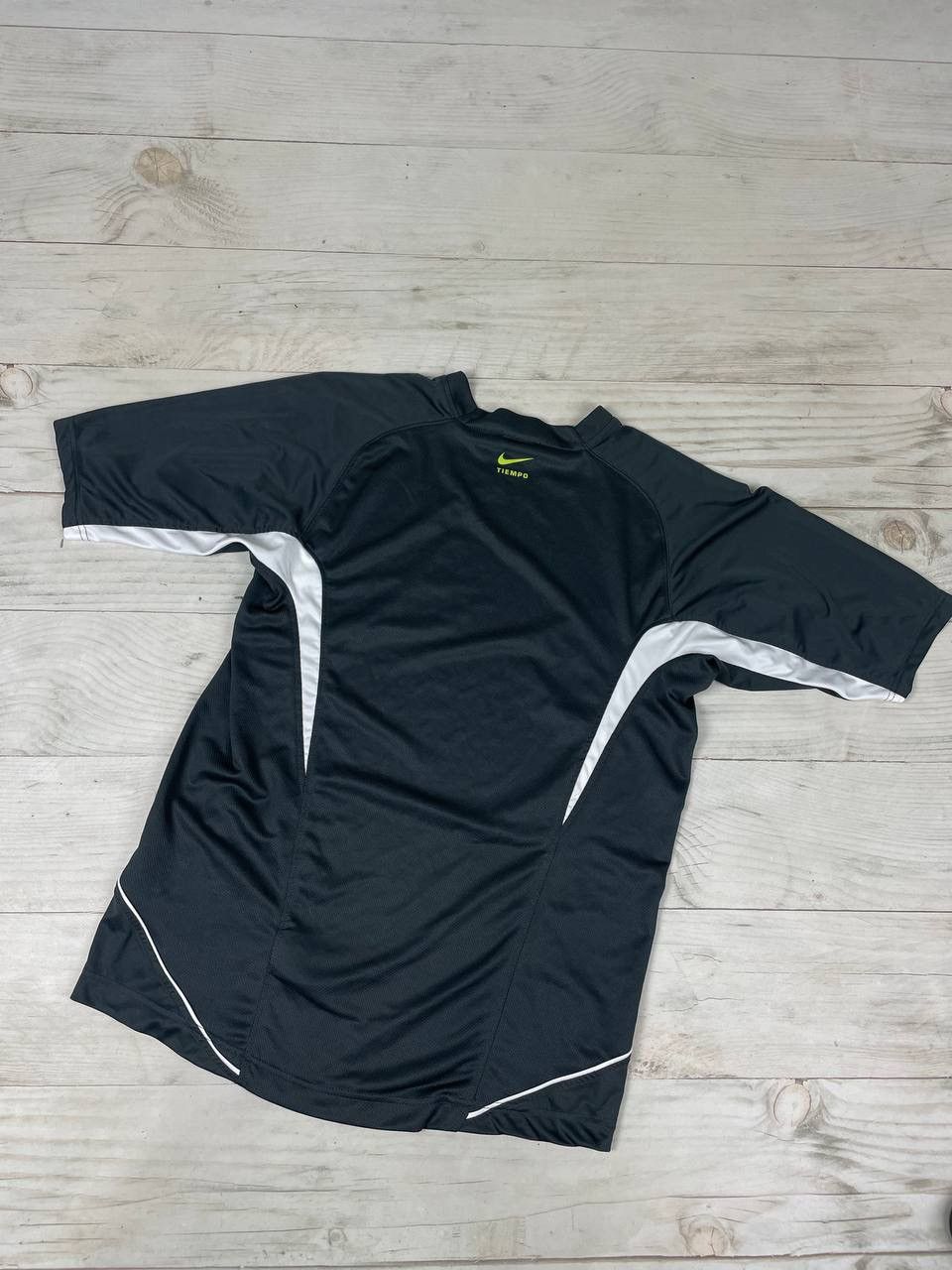 Nike Vintage Nike Tiempo Swoosh 00s Training T Shirt Y2K Size US M / EU 48-50 / 2 - 6 Thumbnail