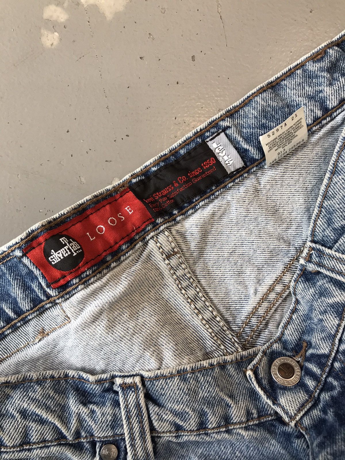 Levi's × Vintage Vintage Levi’s Strauss & co. silver tab denim jort Size US 34 / EU 50 - 6 Thumbnail