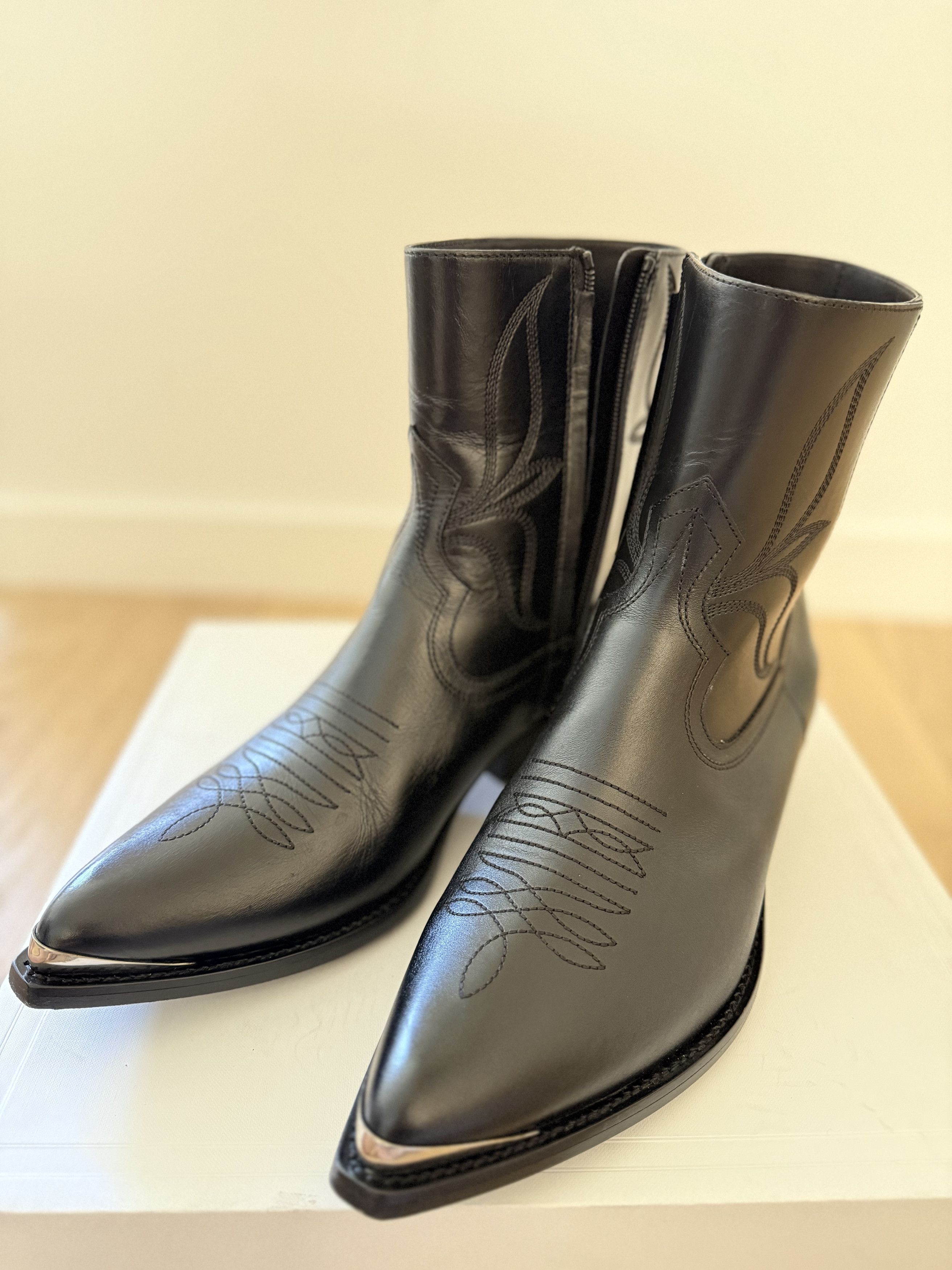 靴 22AW Celine western silver boots 41 22AW Celine western silver boots 41 - メルカリ