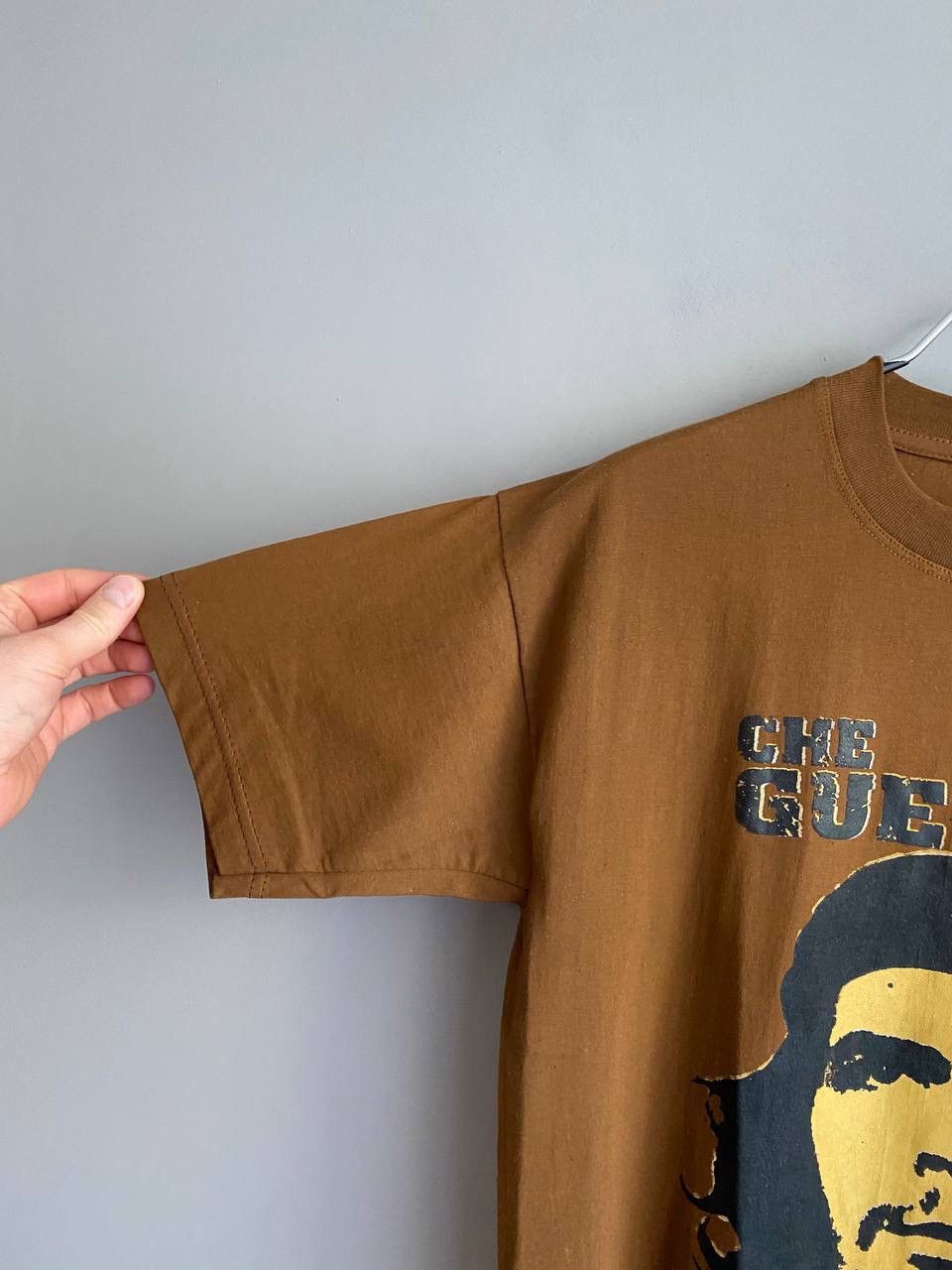 Vintage Vintage Che Guevara Print Brown T-Shirt, Size L Size US L / EU 52-54 / 3 - 7 Thumbnail