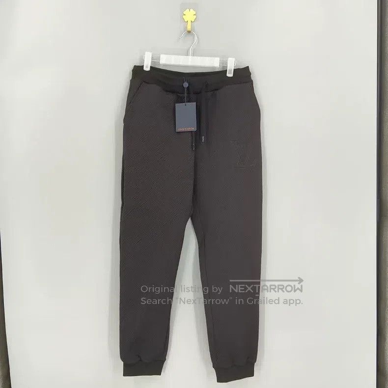 Louis Vuitton Louis Vuitton size m Black large logo knit sweatpants Size US 28 / EU 44 - 1 Thumbnail