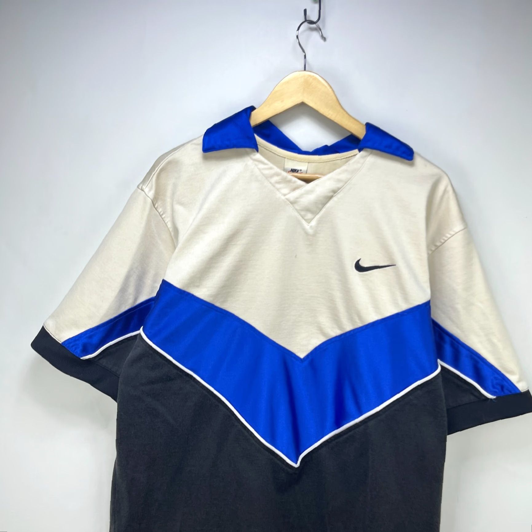 Nike VINTAGE Nike Big Swoosh Basketball Shirt Medium White 90s Mens Short Sleeve Hoops Baggy T-Shirt Size US M / EU 48-50 / 2 - 5 Thumbnail