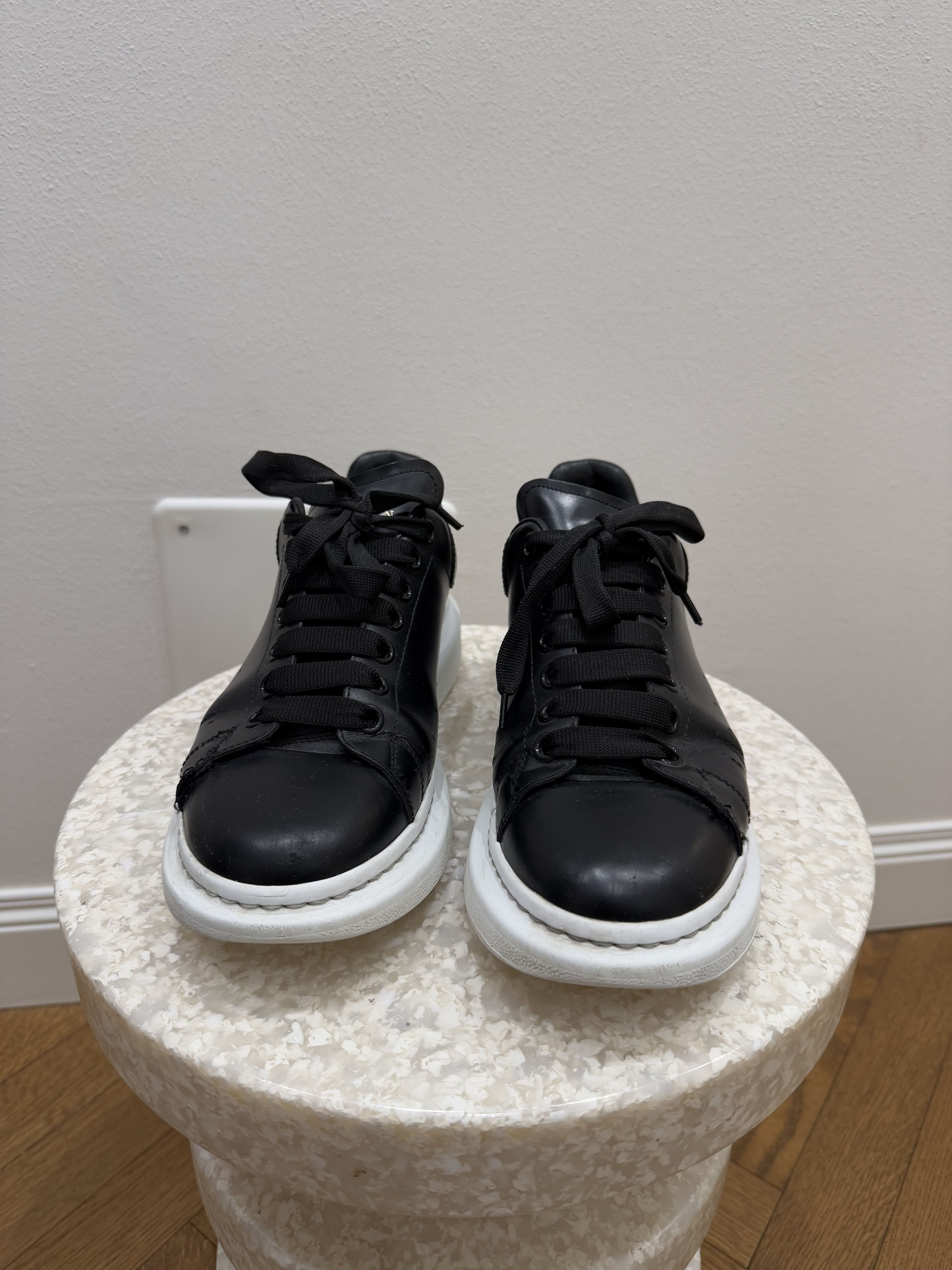 Alexander McQueen Oversized Sneaker in Black Size US 8.5 / EU 41-42 - 2 Thumbnail